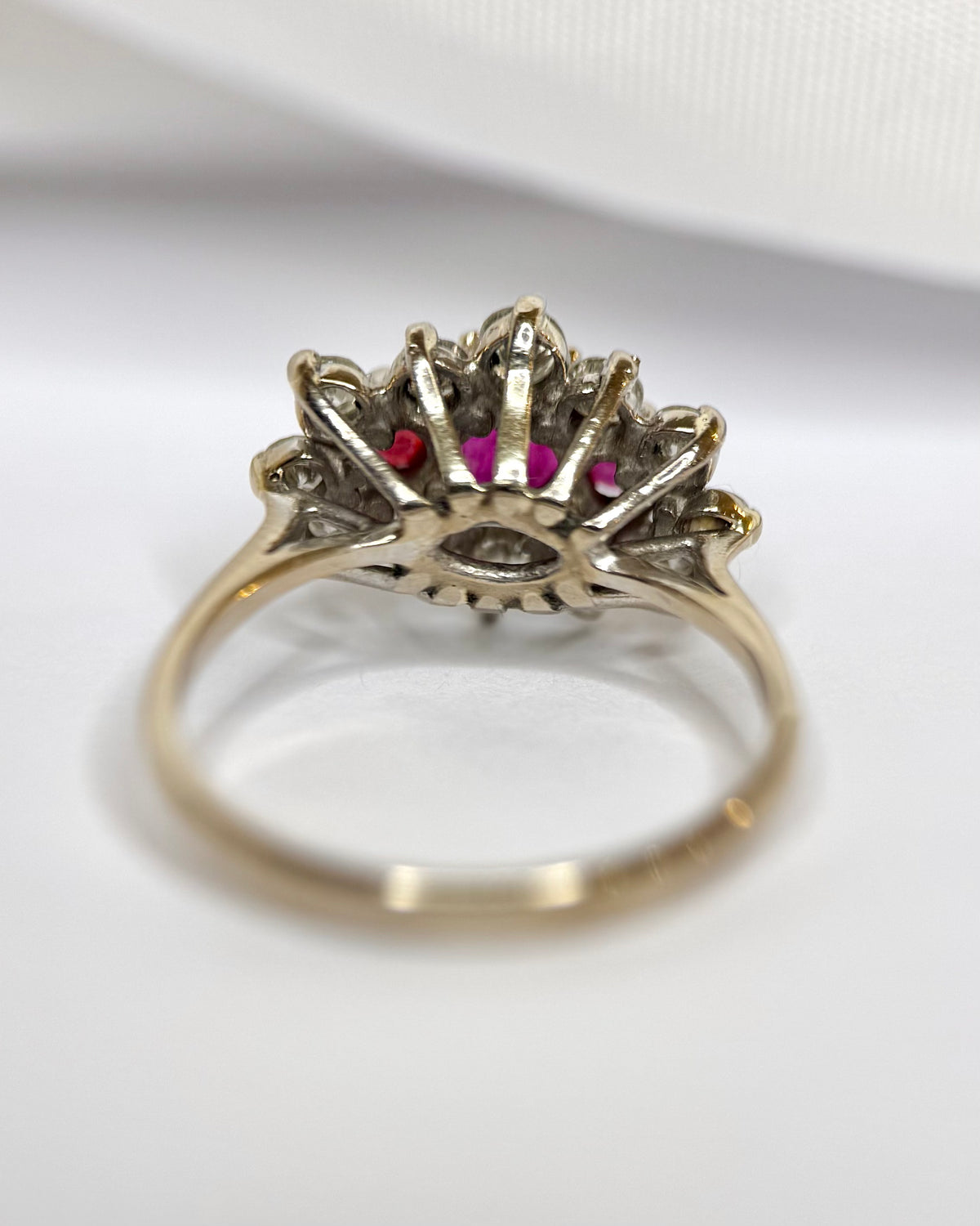 Bague Marguerite Trilogie Rubis 1.14 carat &amp; Diamants 0.72 carat "Ysée"