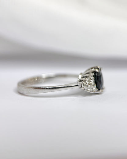 Anillo trilogía de zafiro de 0.95 quilates y diamantes de 0.42 quilates "Constance"