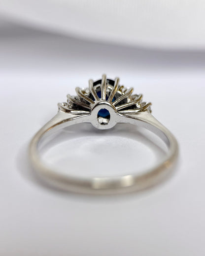 Anillo trilogía de zafiro de 0.95 quilates y diamantes de 0.42 quilates "Constance"