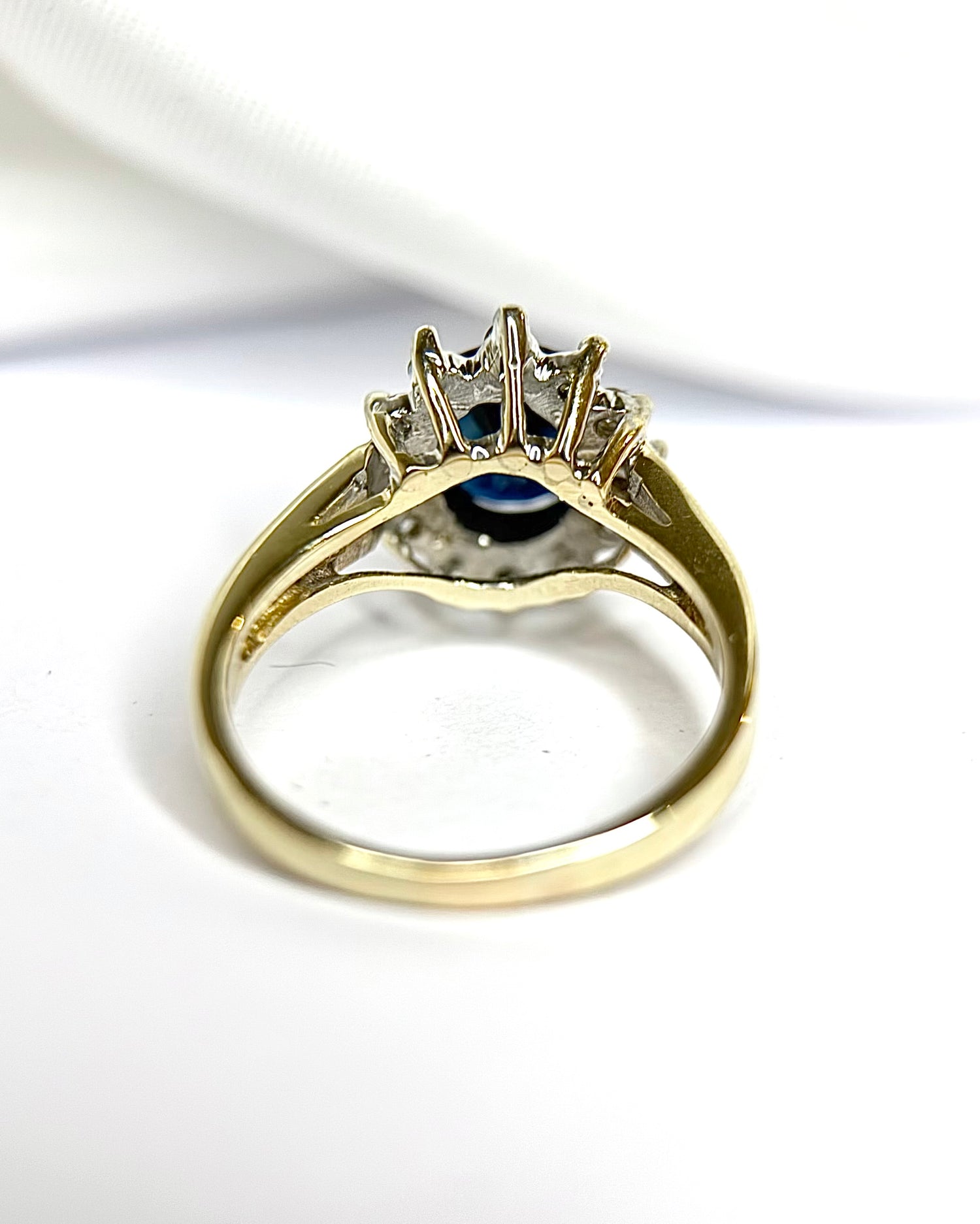 Bague Marguerite Saphir 1.60 carat &amp; Diamants 0.24 carat "Eleanore"