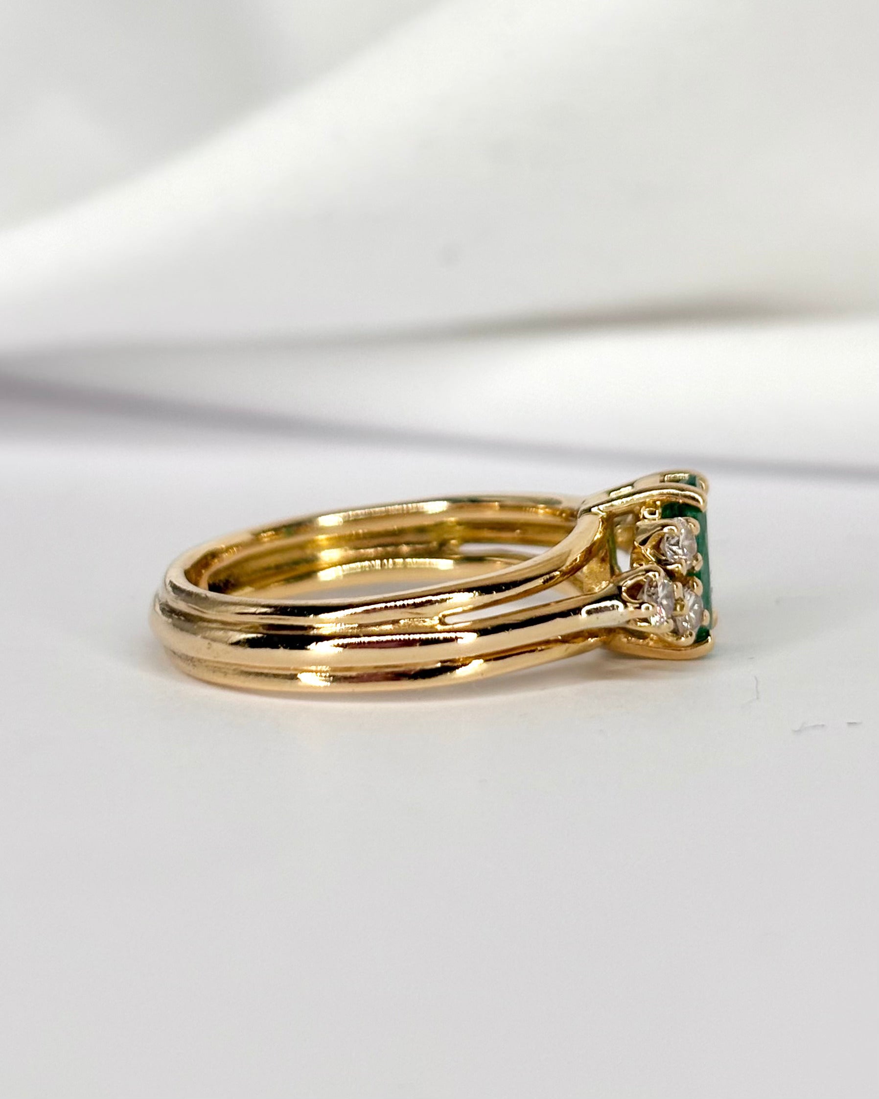 Bague Trilogie Émeraude 0.94 carat &amp; Diamants 0.30 carat "Cléa"