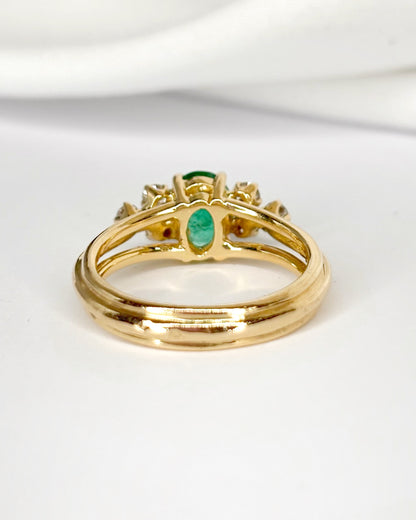 Bague Trilogie Émeraude 0.94 carat &amp; Diamants 0.30 carat "Cléa"