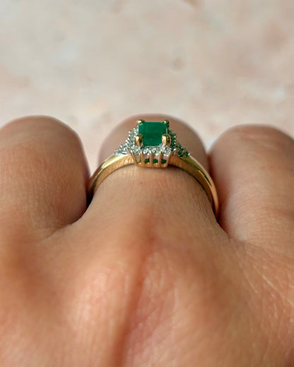 Anillo Margarita Esmeralda 0,50 quilates y Diamantes 0,26 quilates "Antoinette"