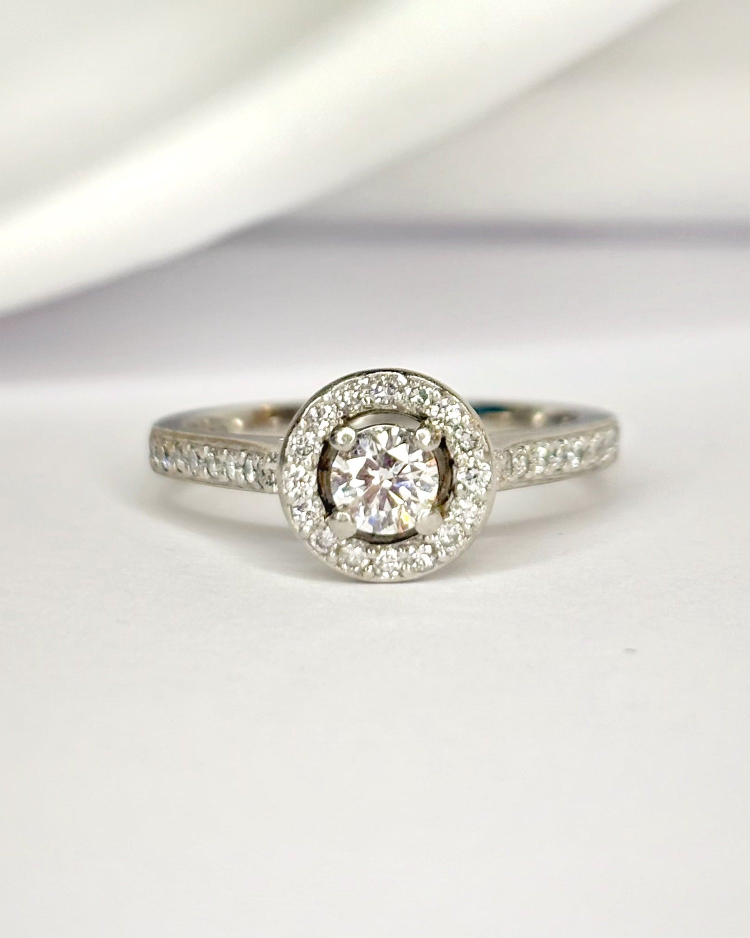 Anillo Solitario con Diamantes 0,66 quilates "Hanaïa"