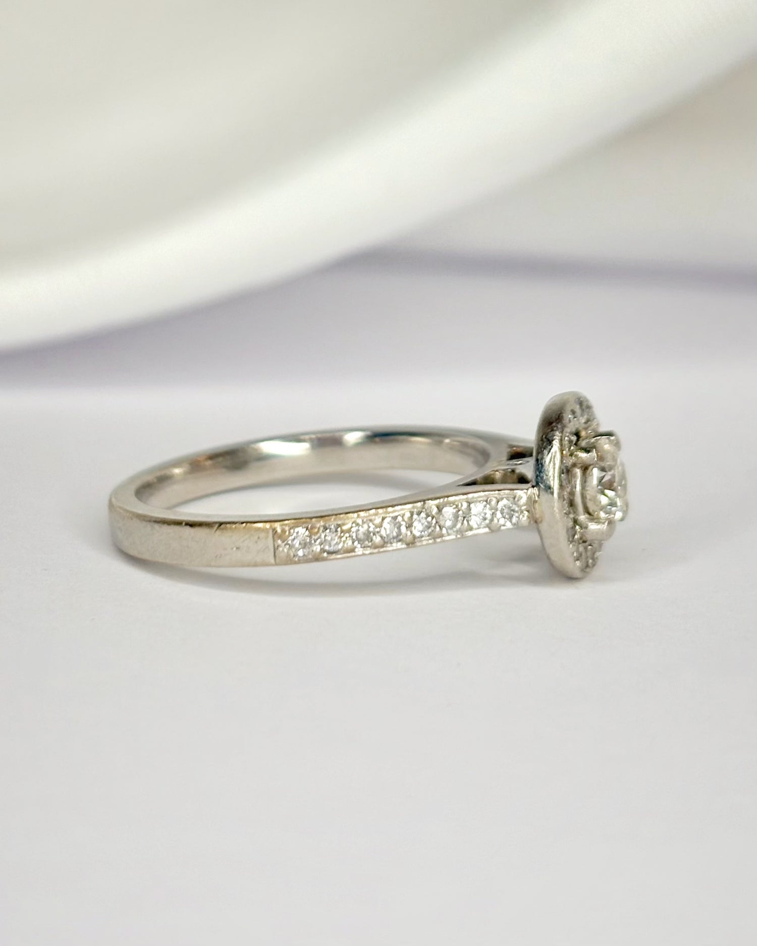 Anillo Solitario con Diamantes 0,66 quilates "Hanaïa"