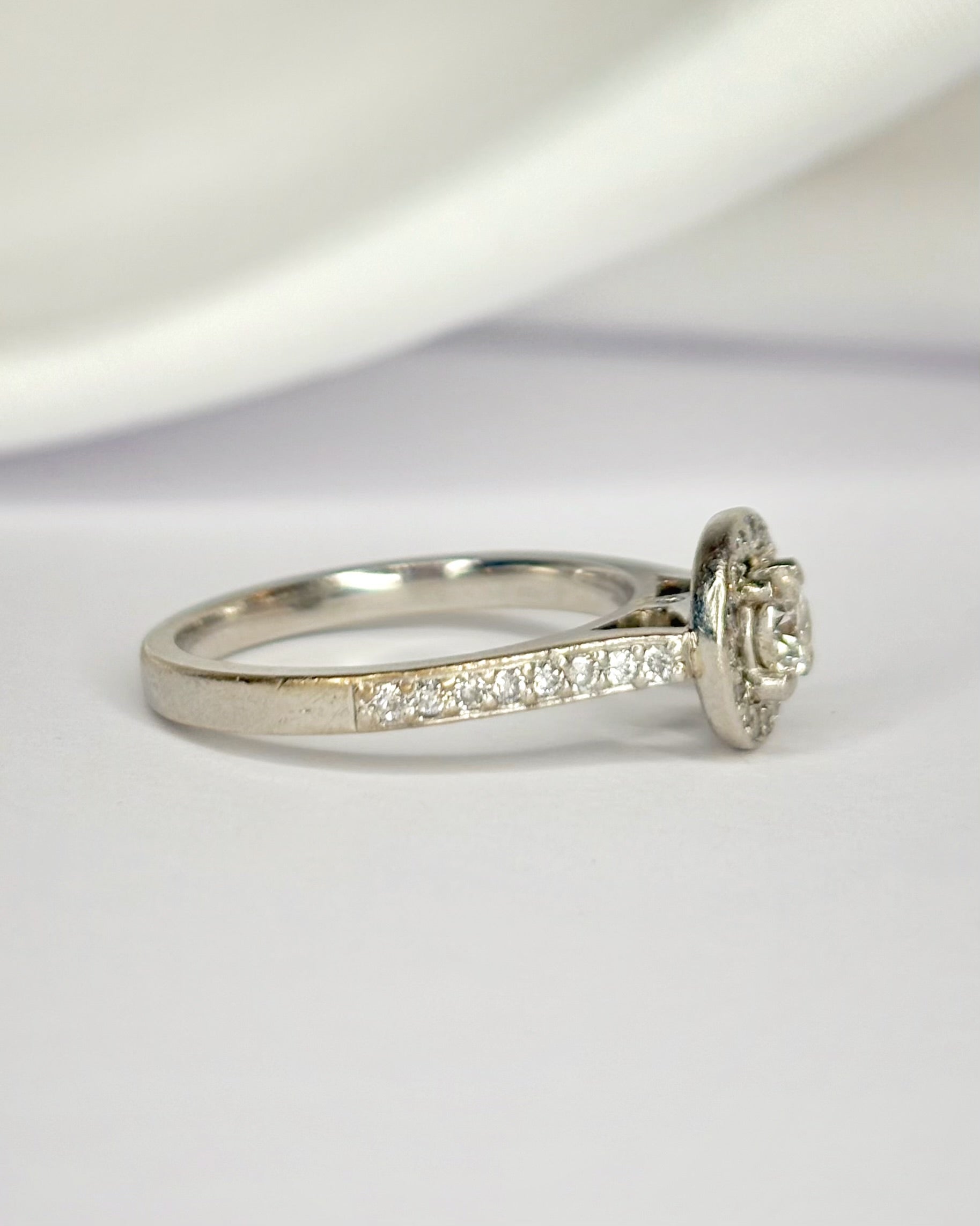 Anillo Solitario con Diamantes 0,66 quilates "Hanaïa"