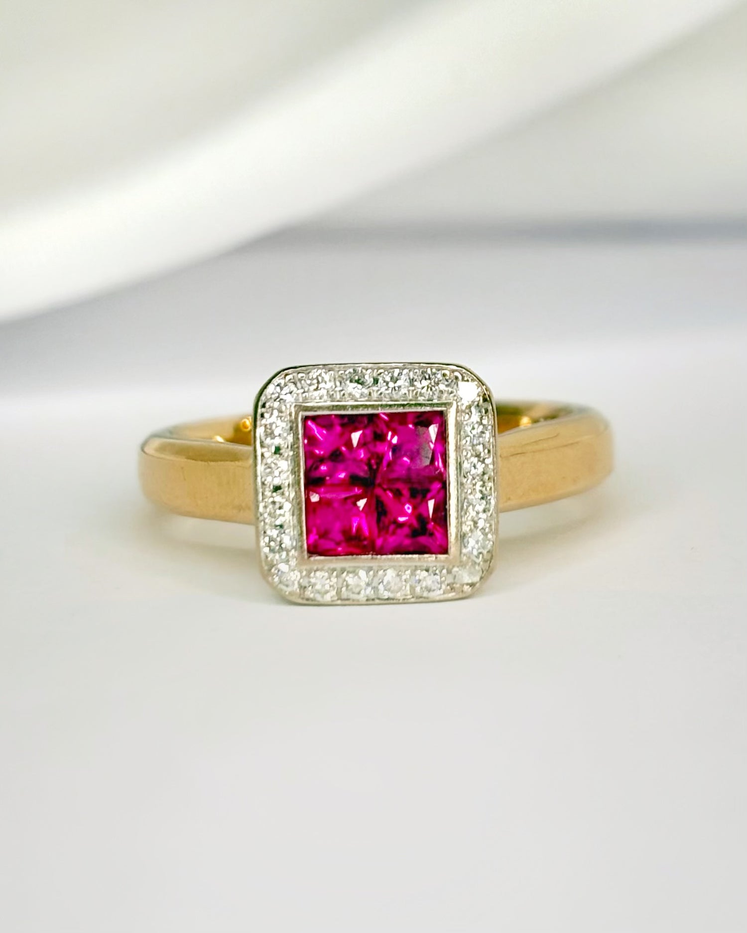 Bague Style Art-Déco Rubis 0.80 carat &amp; Diamants 0.22 carat "Tania"