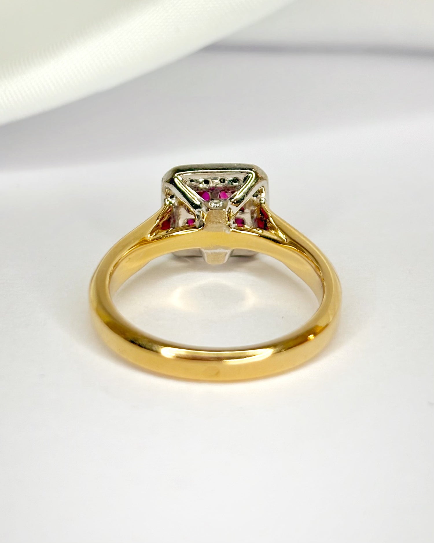 Bague Style Art-Déco Rubis 0.80 carat &amp; Diamants 0.22 carat "Tania"