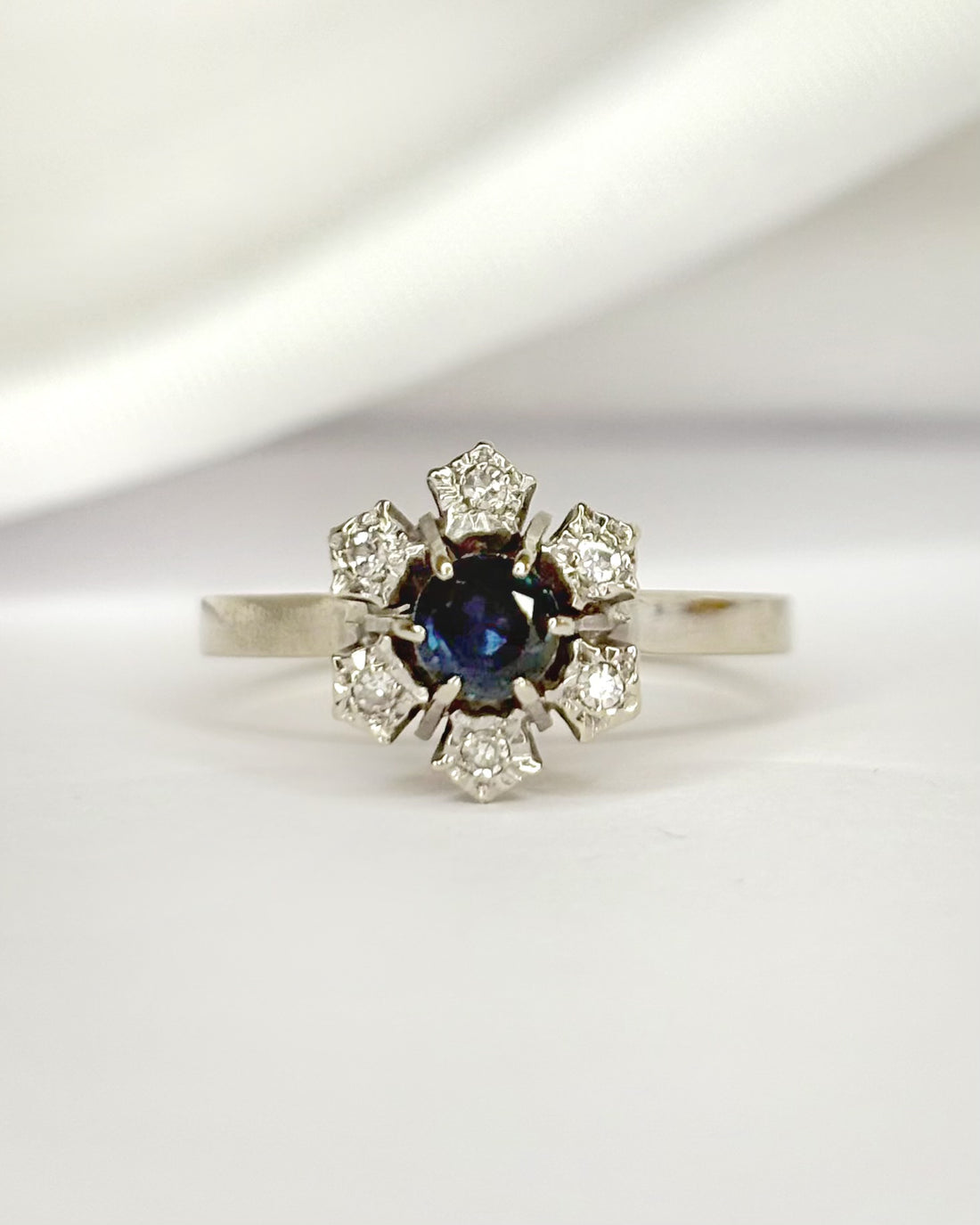 Bague Marguerite Saphir &amp; Diamants "Aneya"