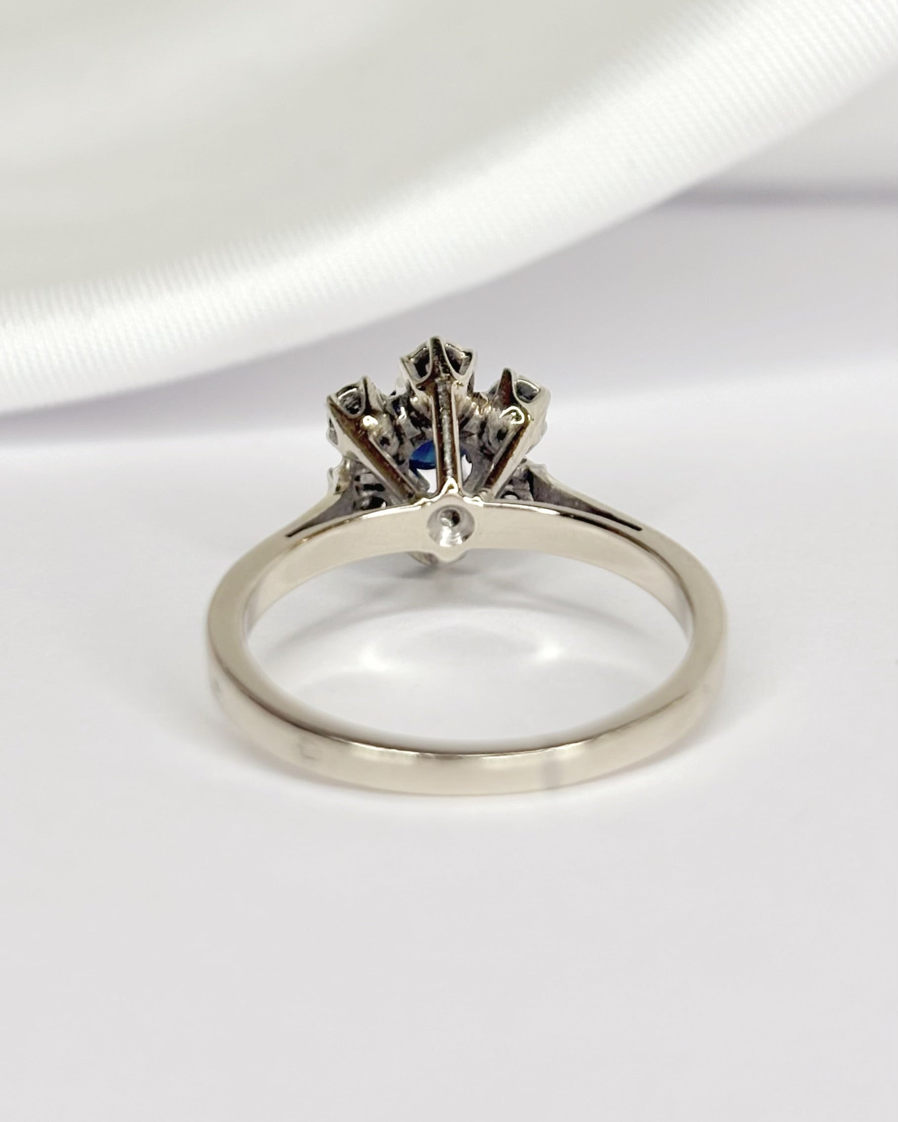 Anillo Marguerite Zafiro y Diamantes "Aneya"