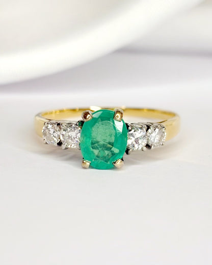 Anillo Trilogía Esmeralda 1.27 quilates y Diamantes 0.36 quilates "Manon"