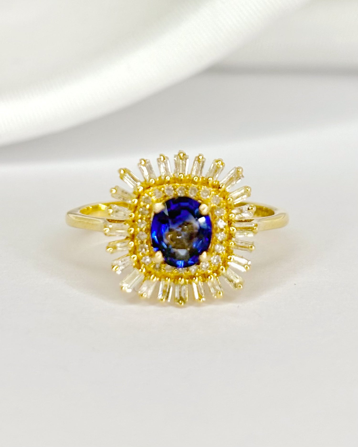 Anillo Marguerite Zafiro 0,75 quilates y Diamantes 0,37 quilates "Jade"