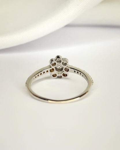 Anillo Flor con Diamantes 0,47 quilates "Anissa"