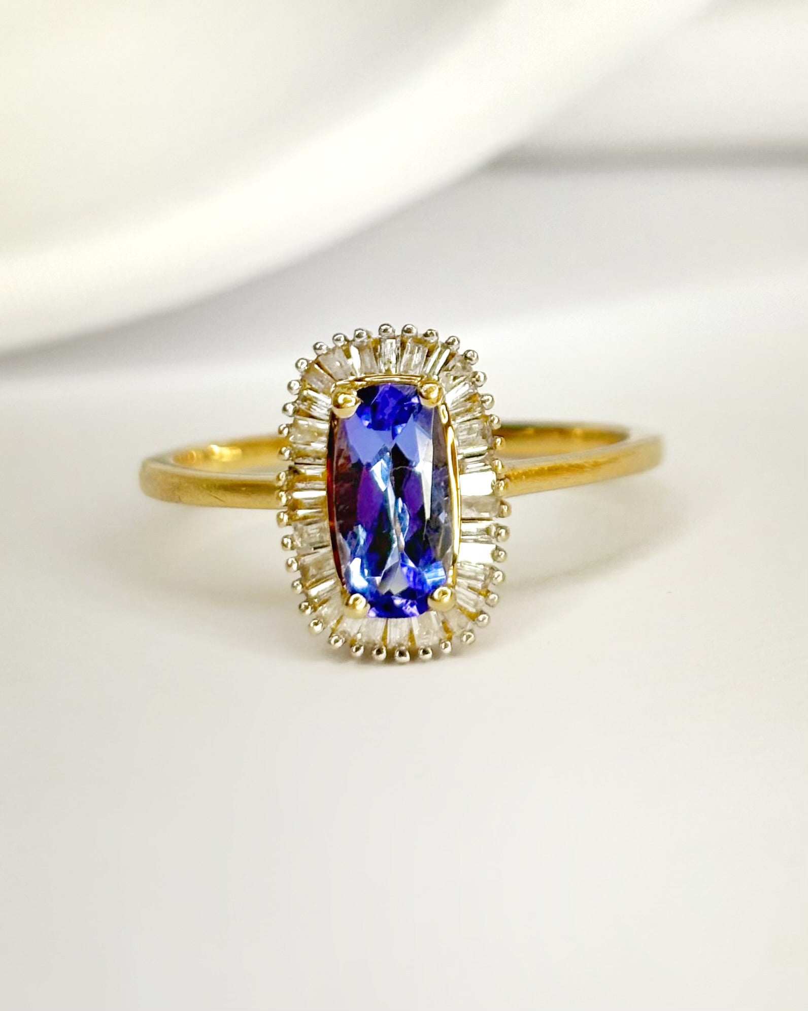 Anillo Solitario Tanzanita 1.13 quilates y Diamantes 0.35 quilates "Violetta"
