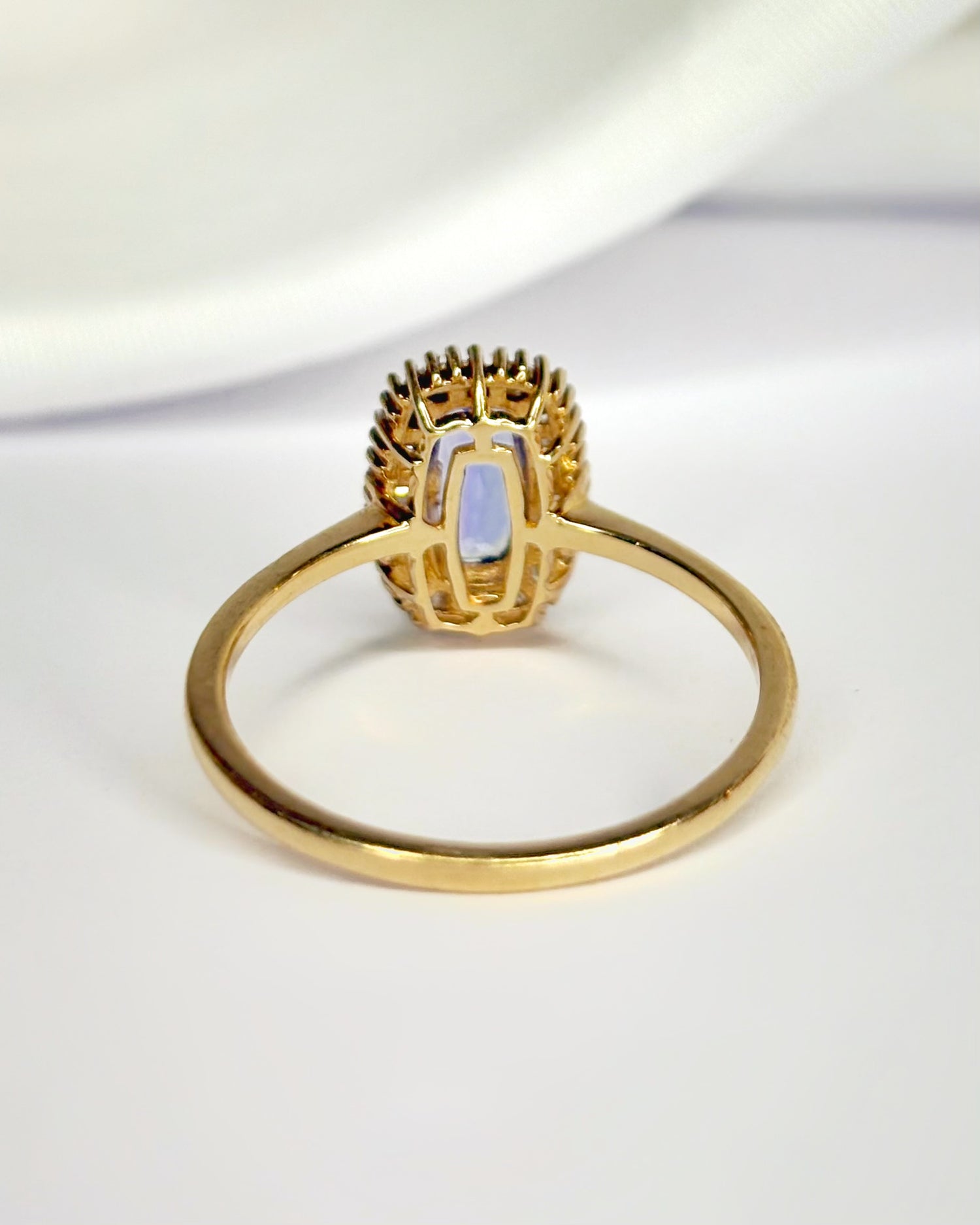 Anillo Solitario Tanzanita 1.13 quilates y Diamantes 0.35 quilates "Violetta"