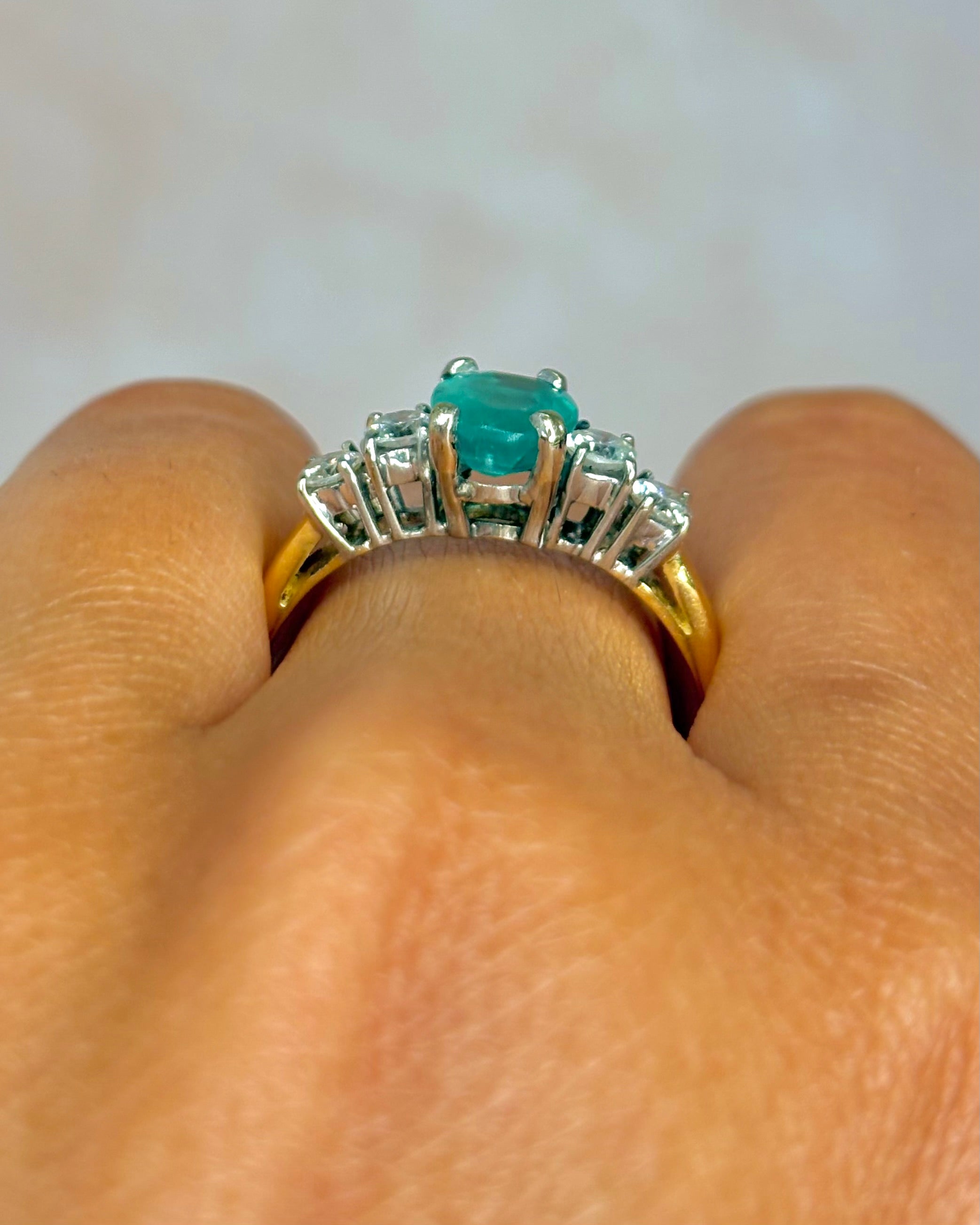 Anillo Trilogía Esmeralda 1.27 quilates y Diamantes 0.36 quilates "Manon"