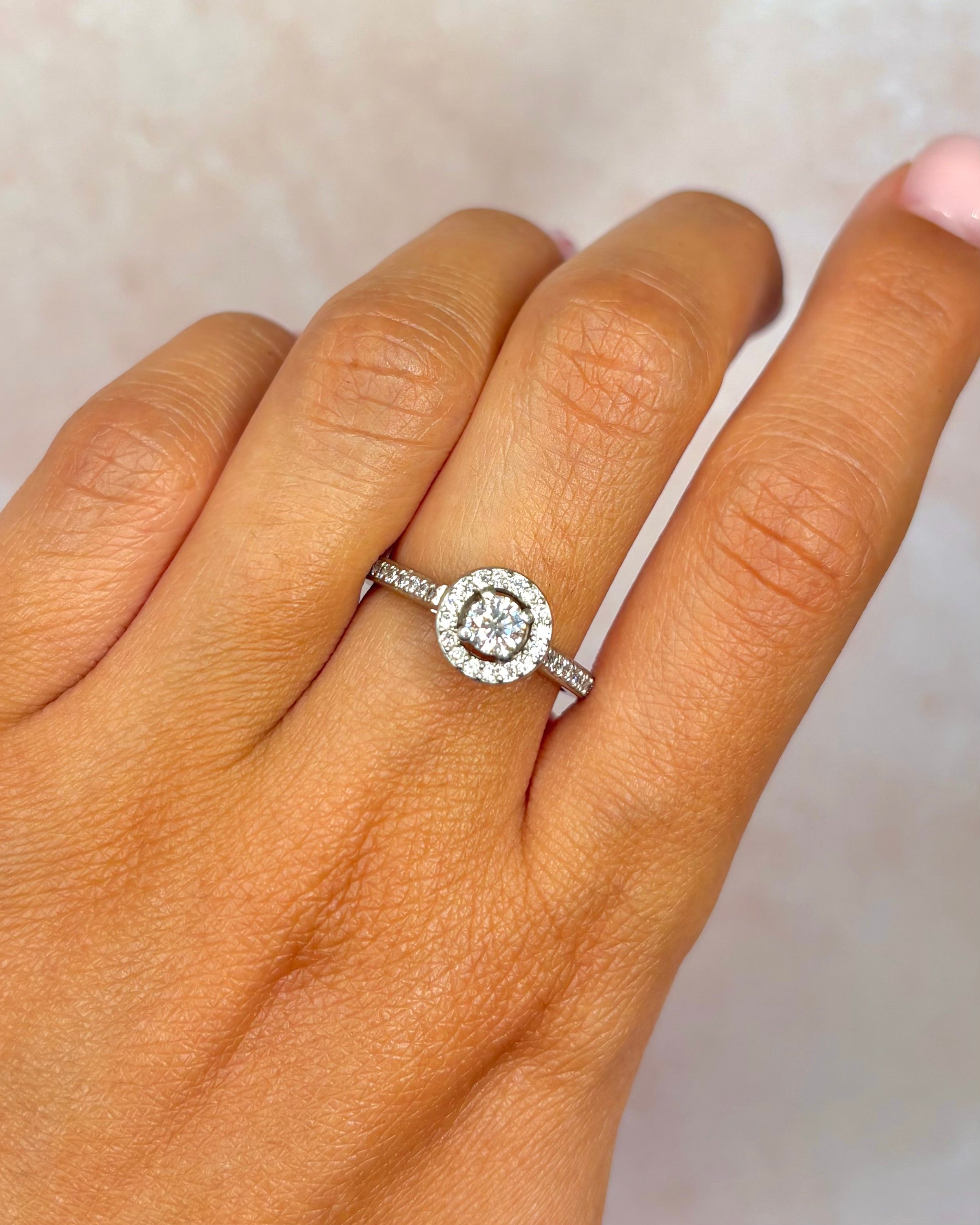 Anillo Solitario con Diamantes 0,66 quilates "Hanaïa"