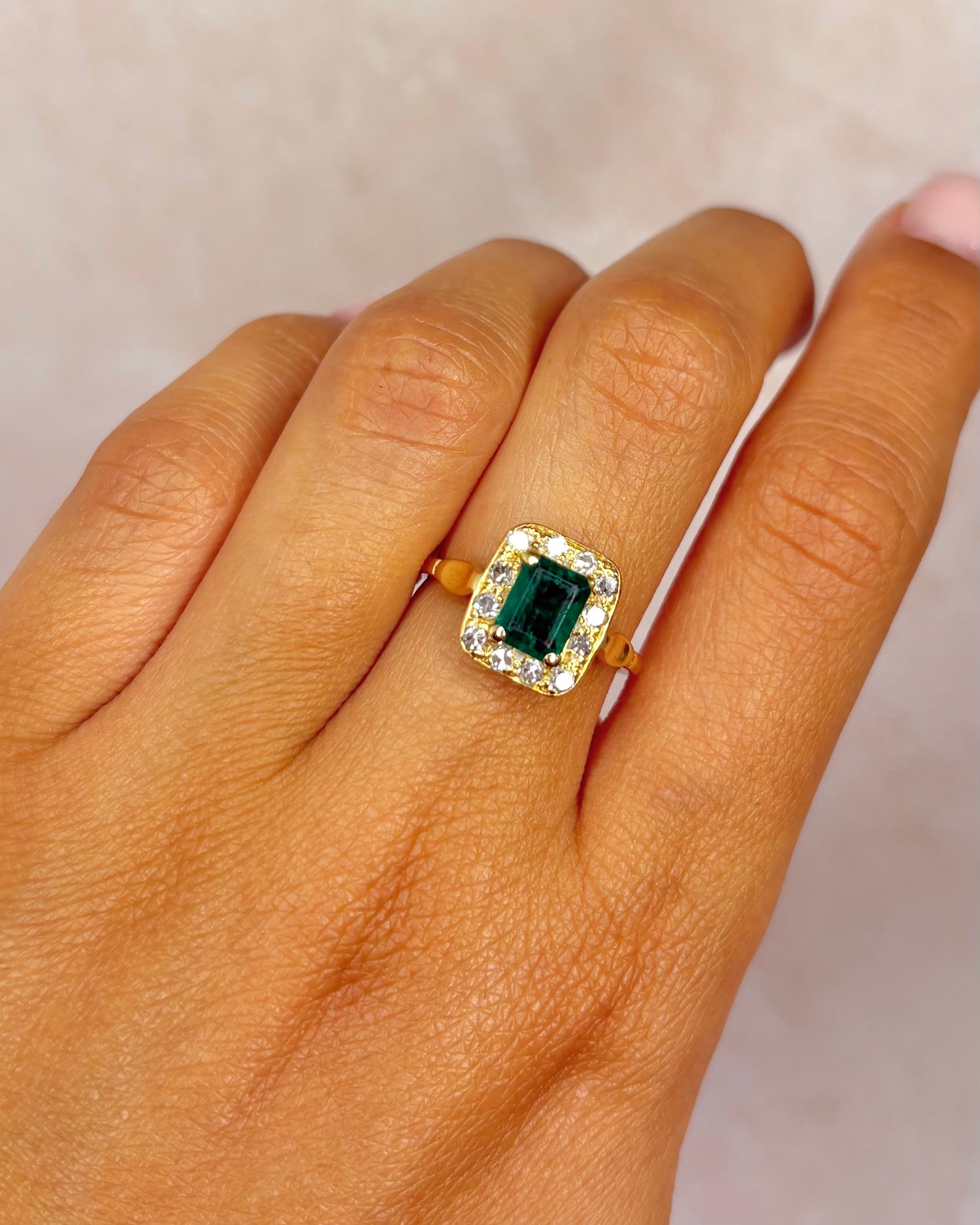 Anillo estilo Art Déco con esmeralda de 1 quilate y diamantes de 0,24 quilates "Charlène"