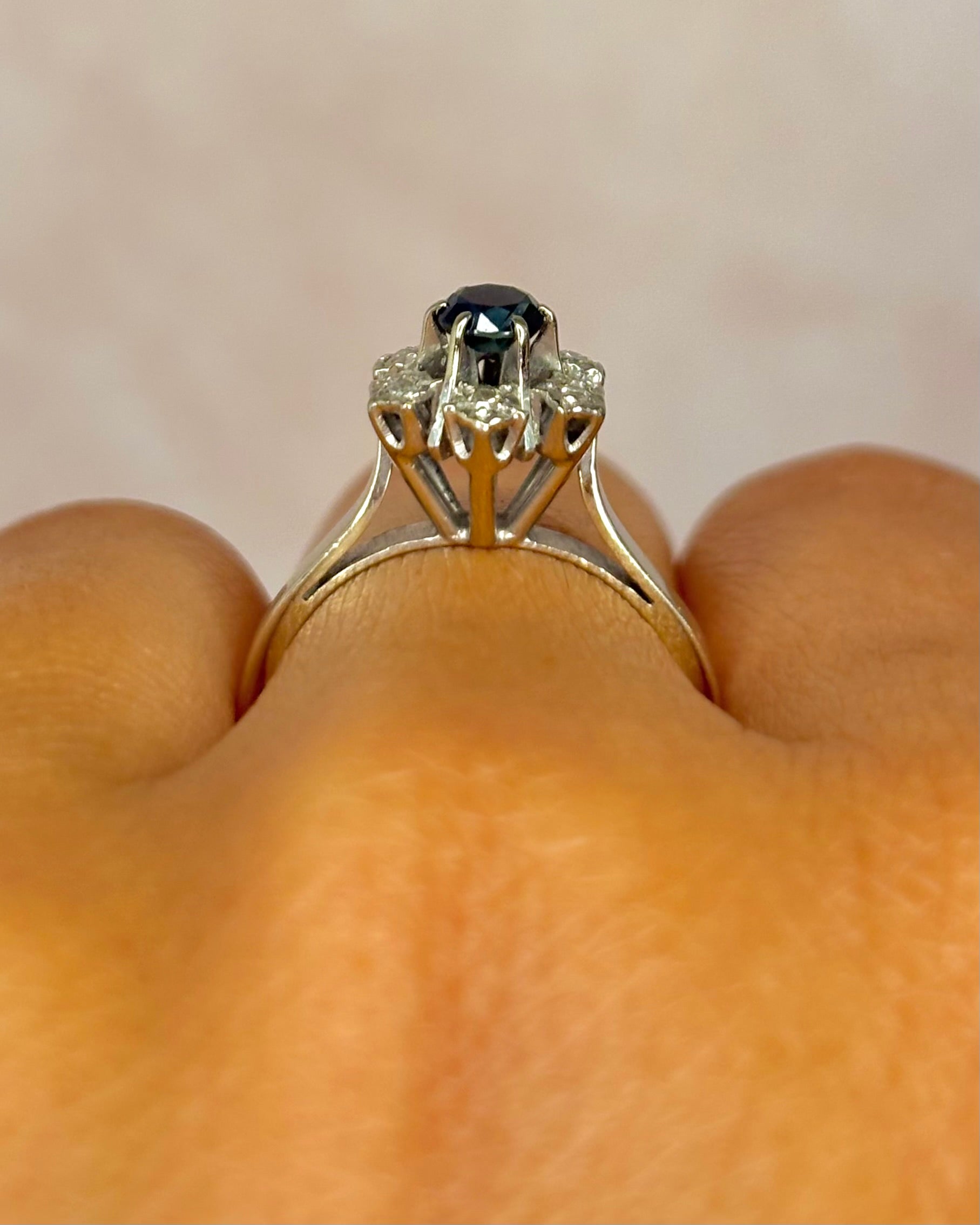 Anillo Marguerite Zafiro y Diamantes "Aneya"