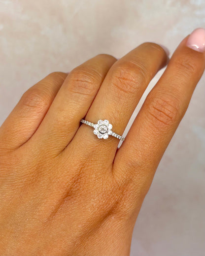 Anillo Flor con Diamantes 0,47 quilates "Anissa"