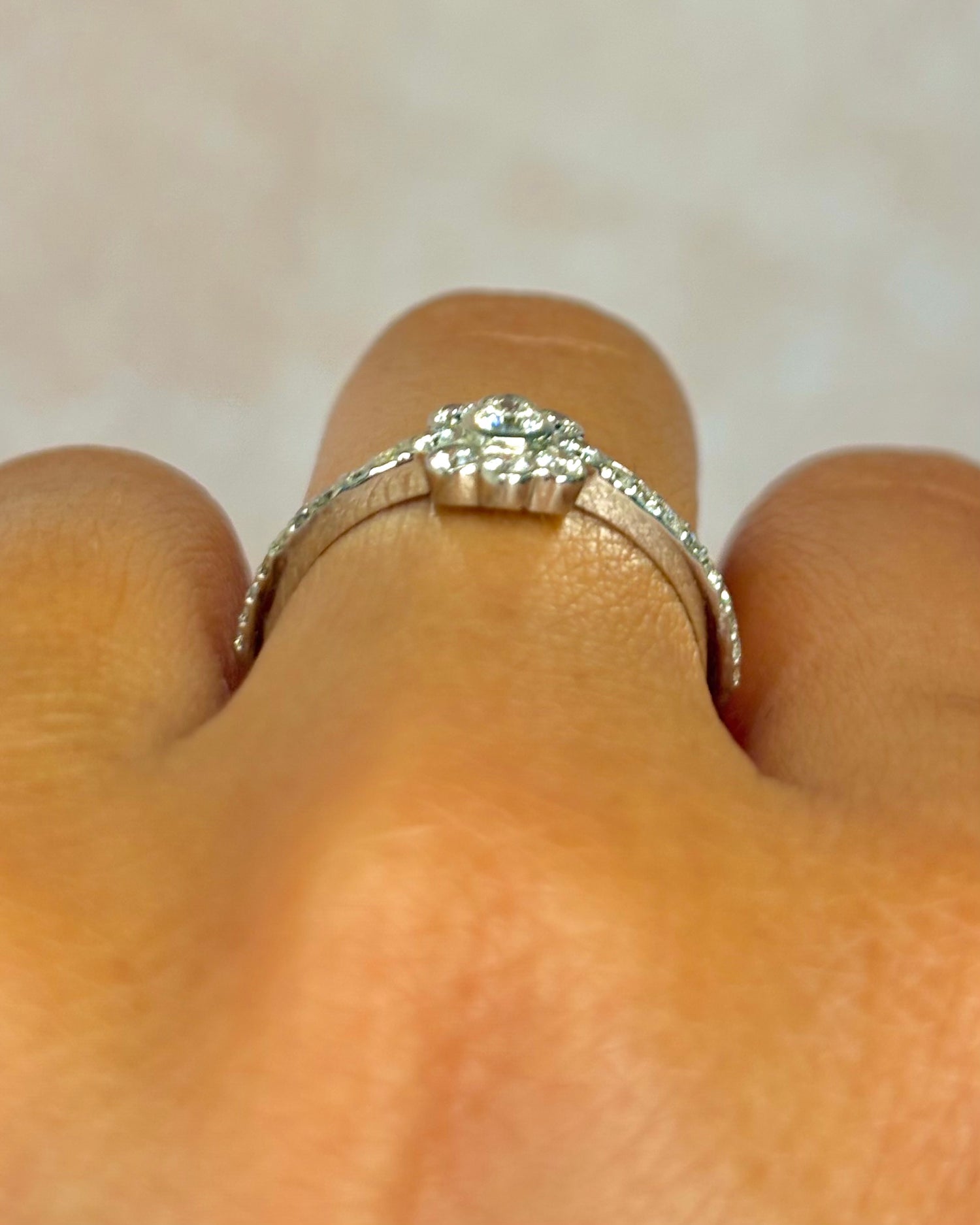 Anillo Flor con Diamantes 0,47 quilates "Anissa"
