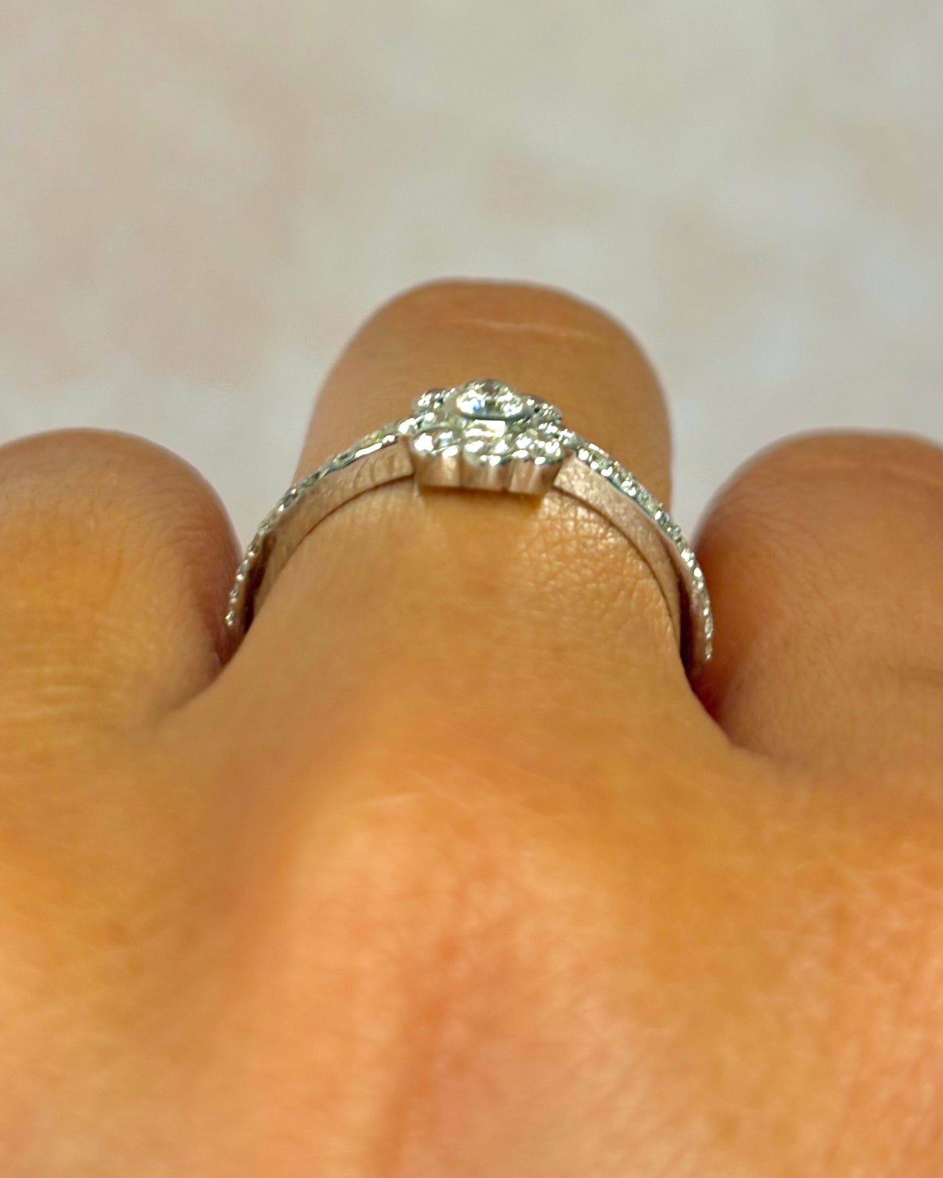 Anillo Flor con Diamantes 0,47 quilates "Anissa"
