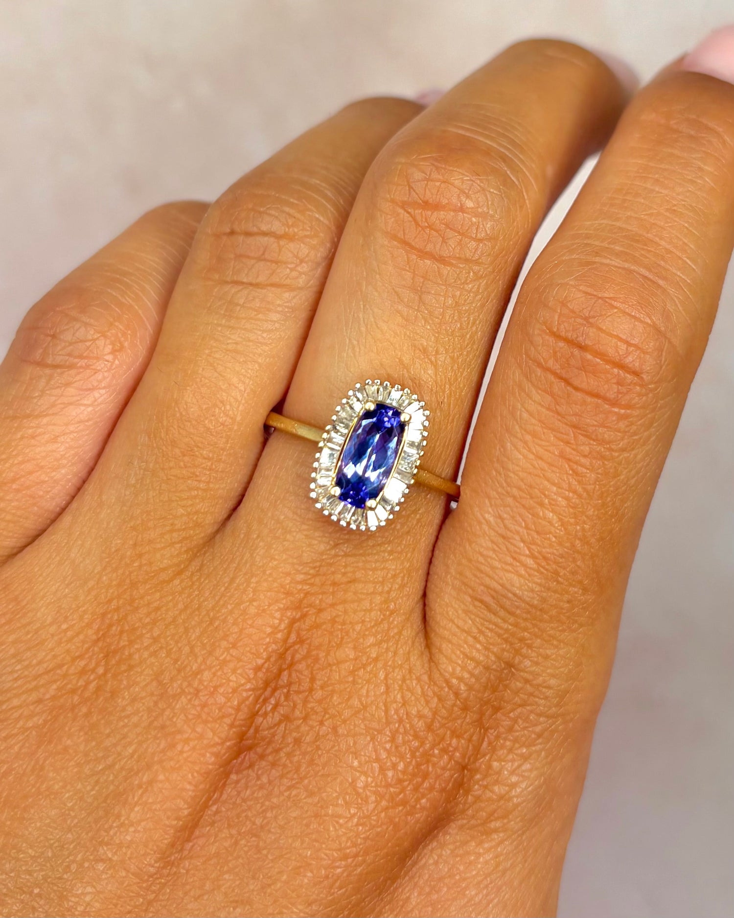 Anillo Solitario Tanzanita 1.13 quilates y Diamantes 0.35 quilates "Violetta"