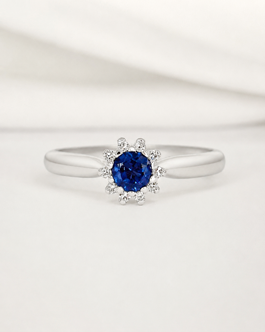 Bague Marguerite Saphir 0.56 carat &amp; Diamants "Silvia"