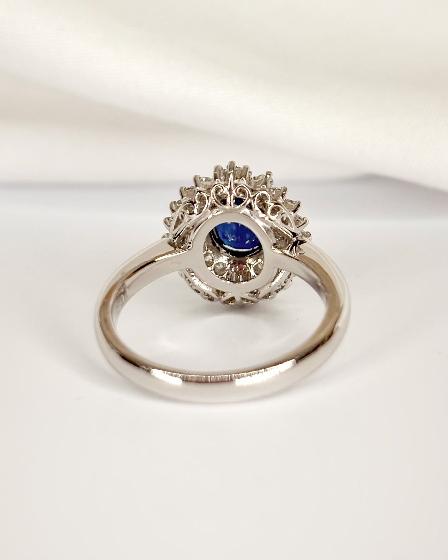 Bague Marguerite Saphir 1.08 carat &amp; Diamants 0.47 carat "Adixia"