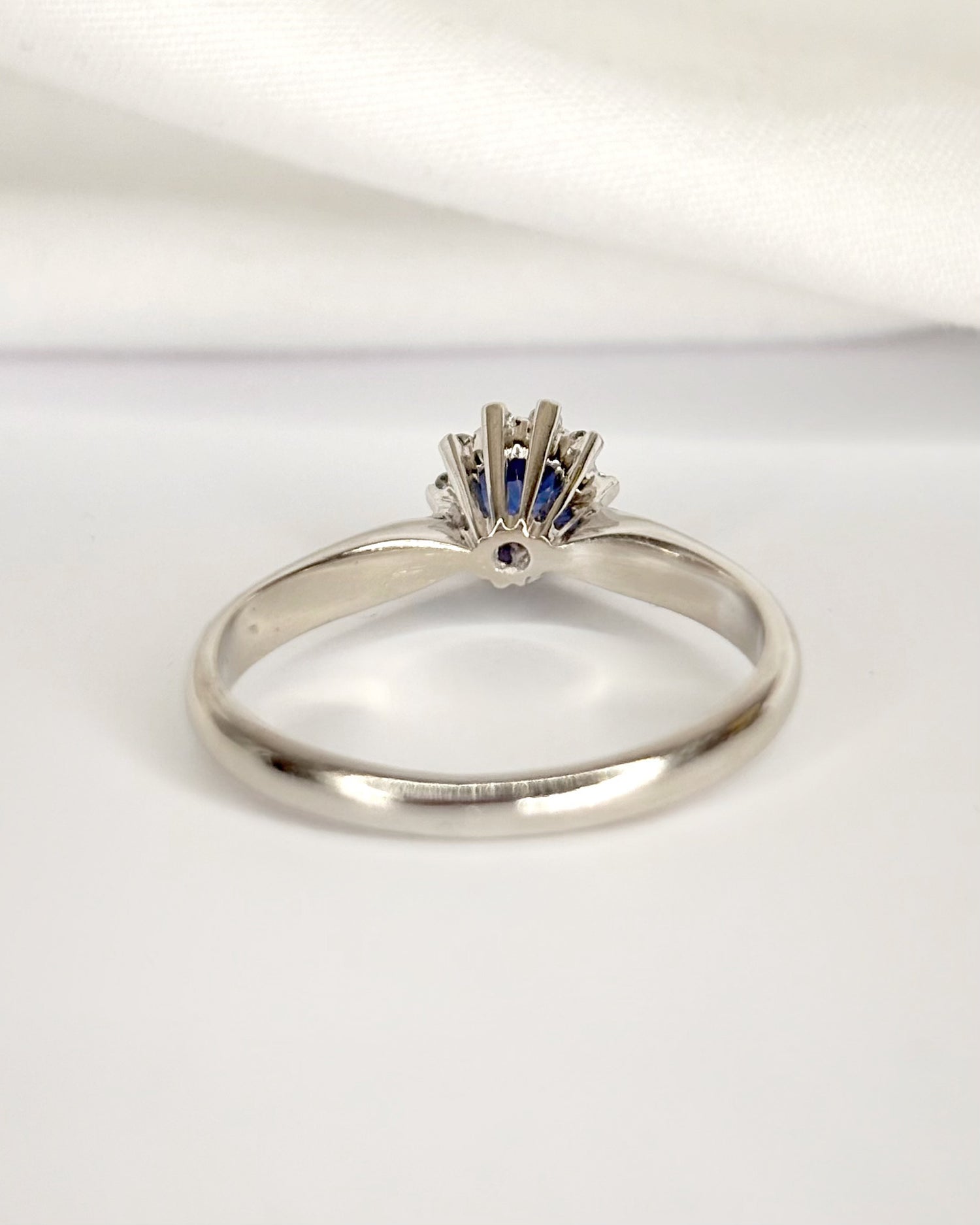 Bague Marguerite Saphir 0.56 carat &amp; Diamants "Silvia"