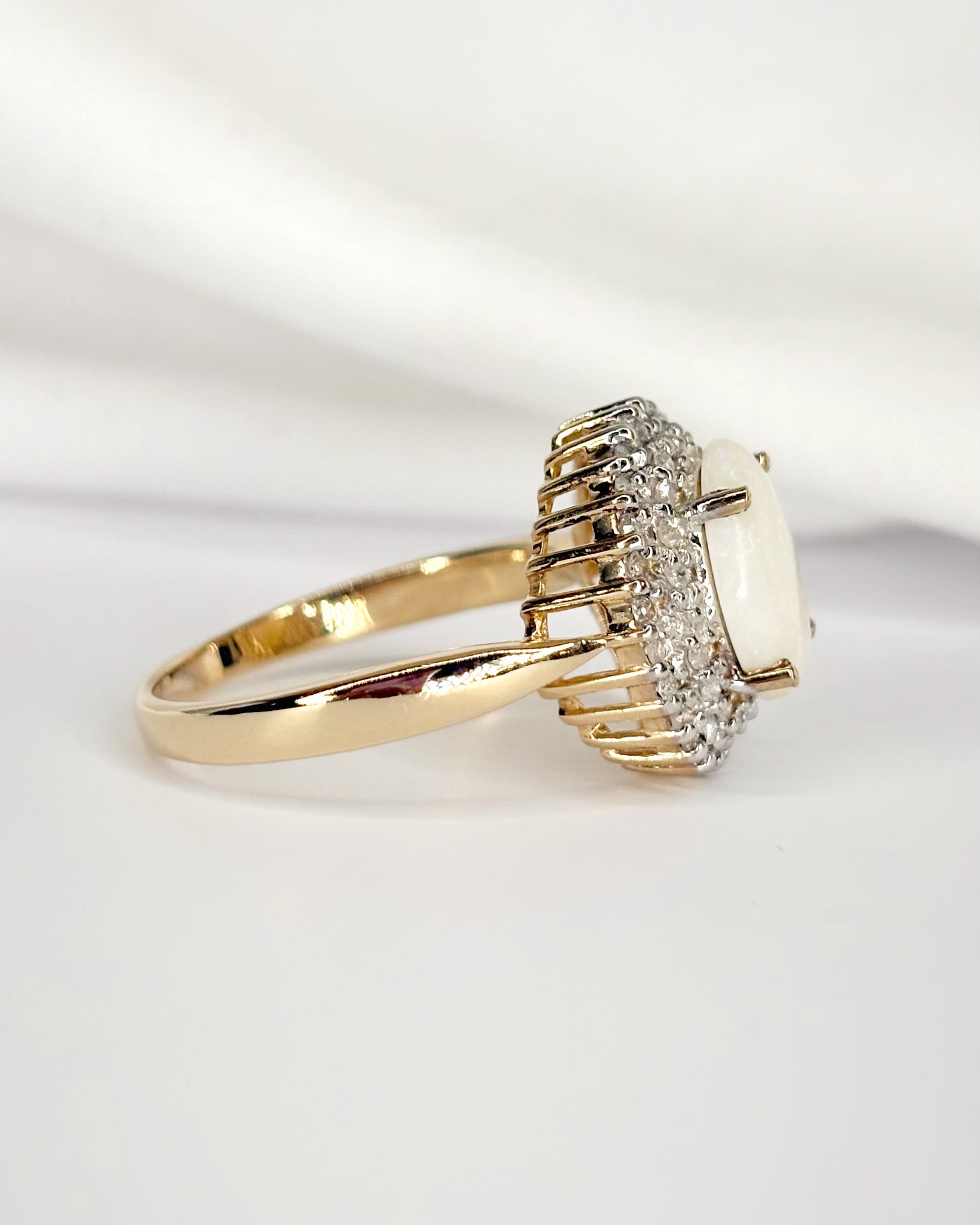 Bague Marguerite Opale 0.85 carat &amp; Diamants 0.42 carat "Kiana"