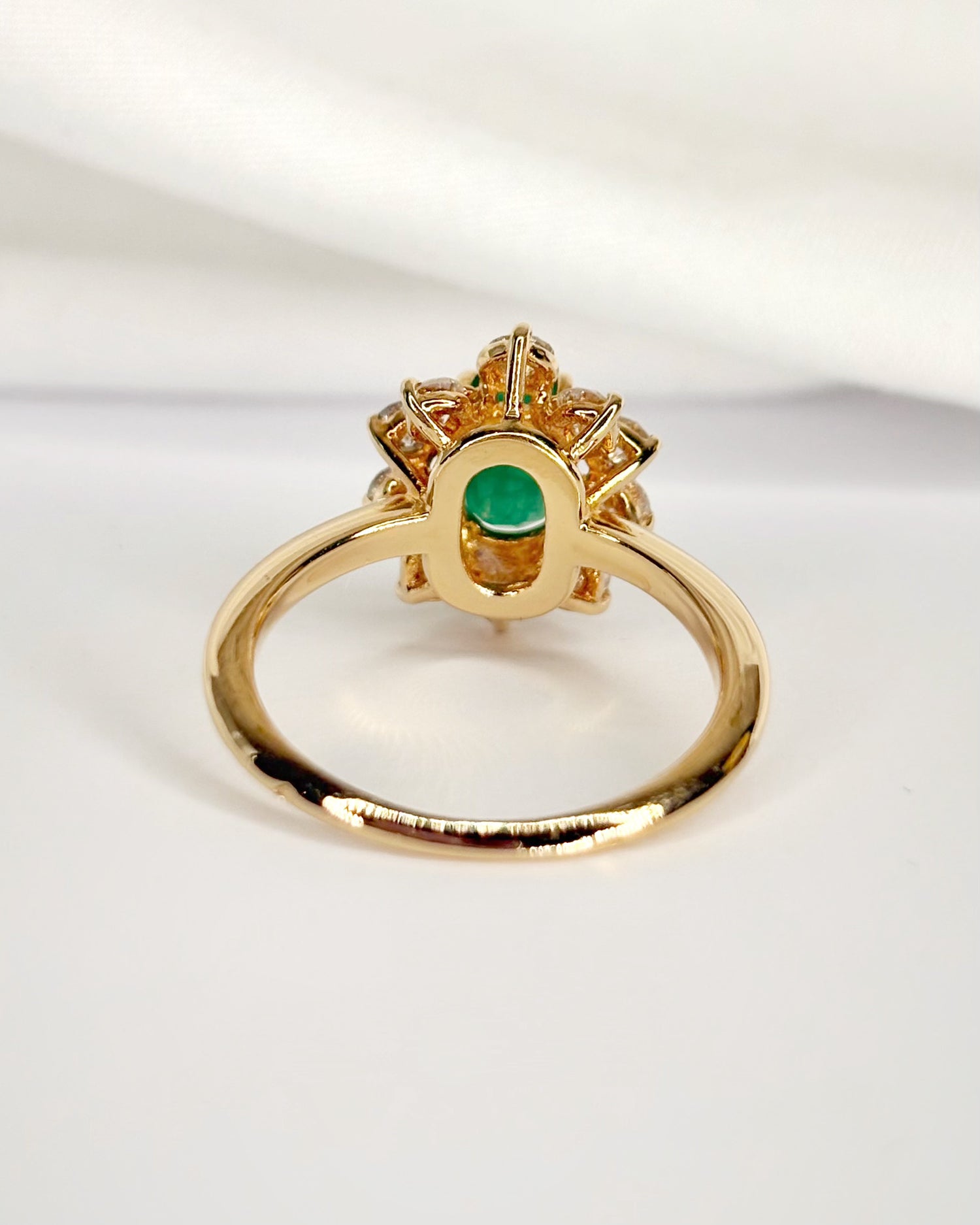 Bague Marguerite Émeraude 0.75 carat &amp; Diamants 0.70 carat 4.16g "Émilia"