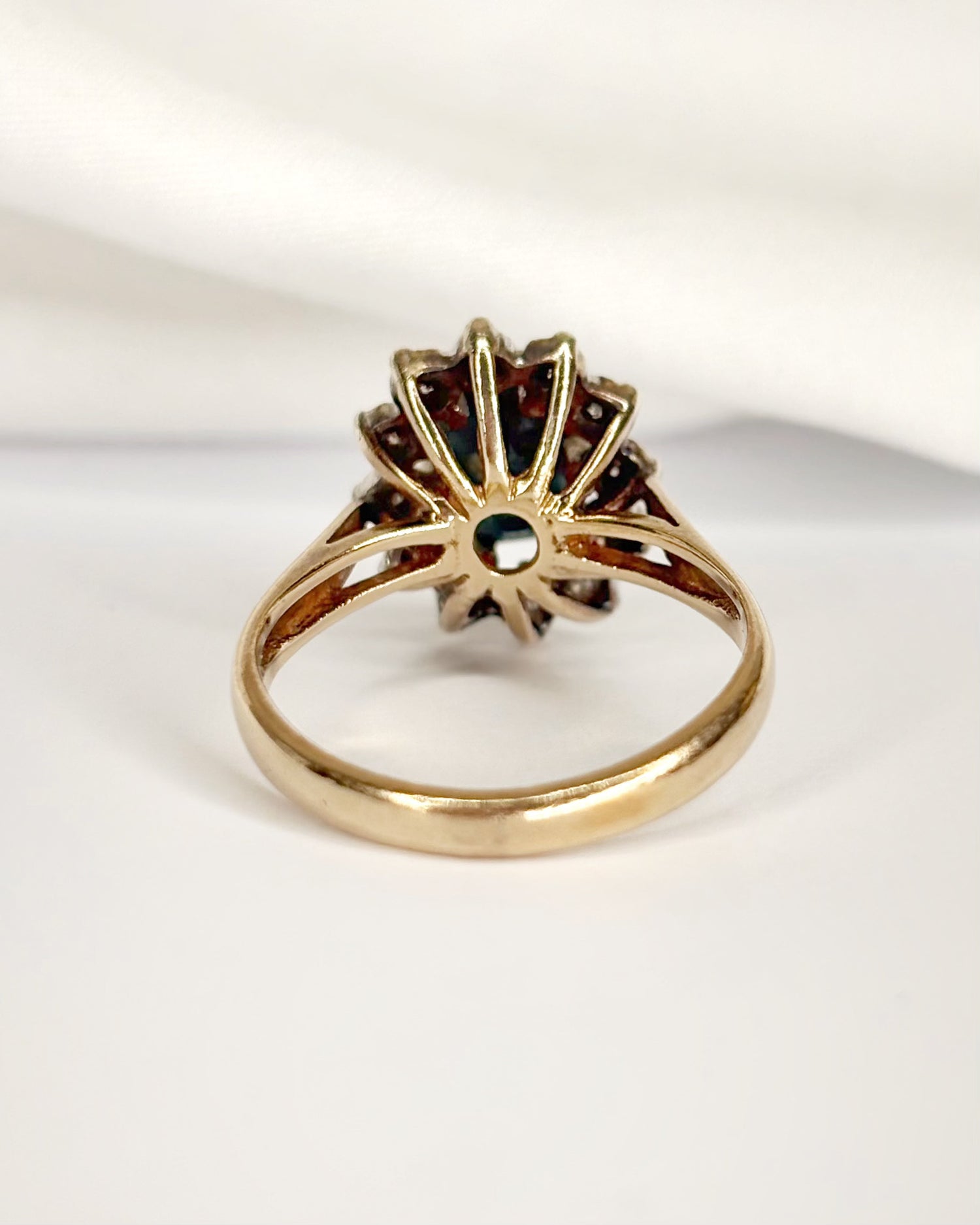 Bague Marguerite Saphir 1.75 carat &amp; Diamants "Laure"
