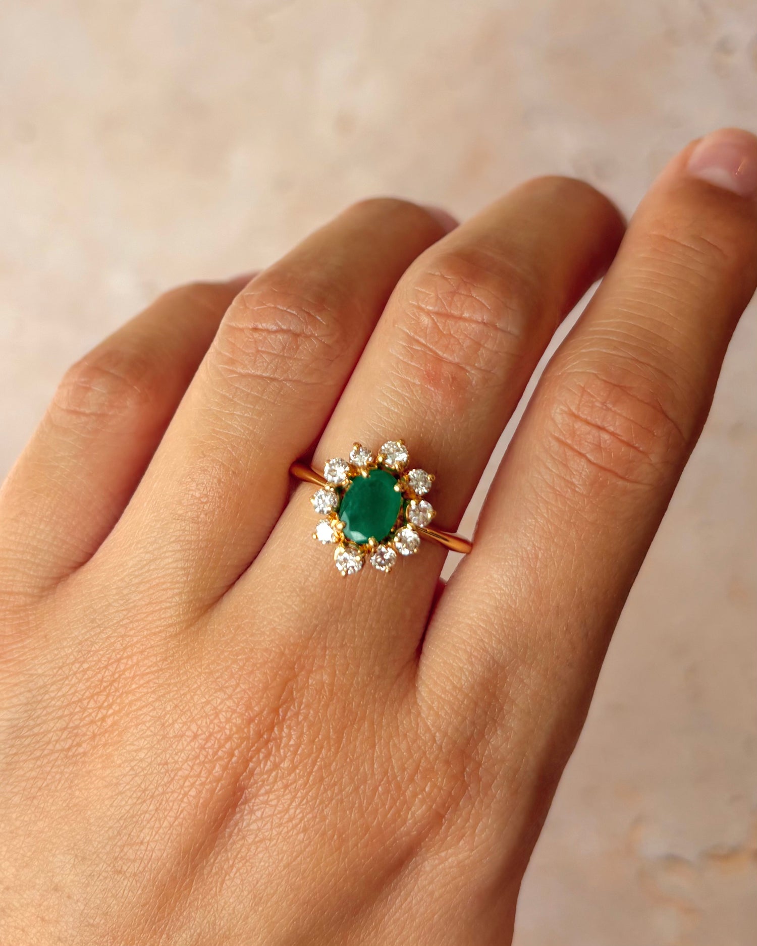 Bague Marguerite Émeraude 0.75 carat &amp; Diamants 0.70 carat 4.16g "Émilia"