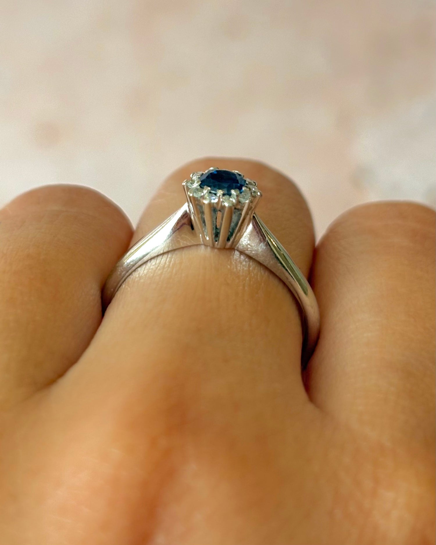 Bague Marguerite Saphir 0.56 carat &amp; Diamants "Silvia"