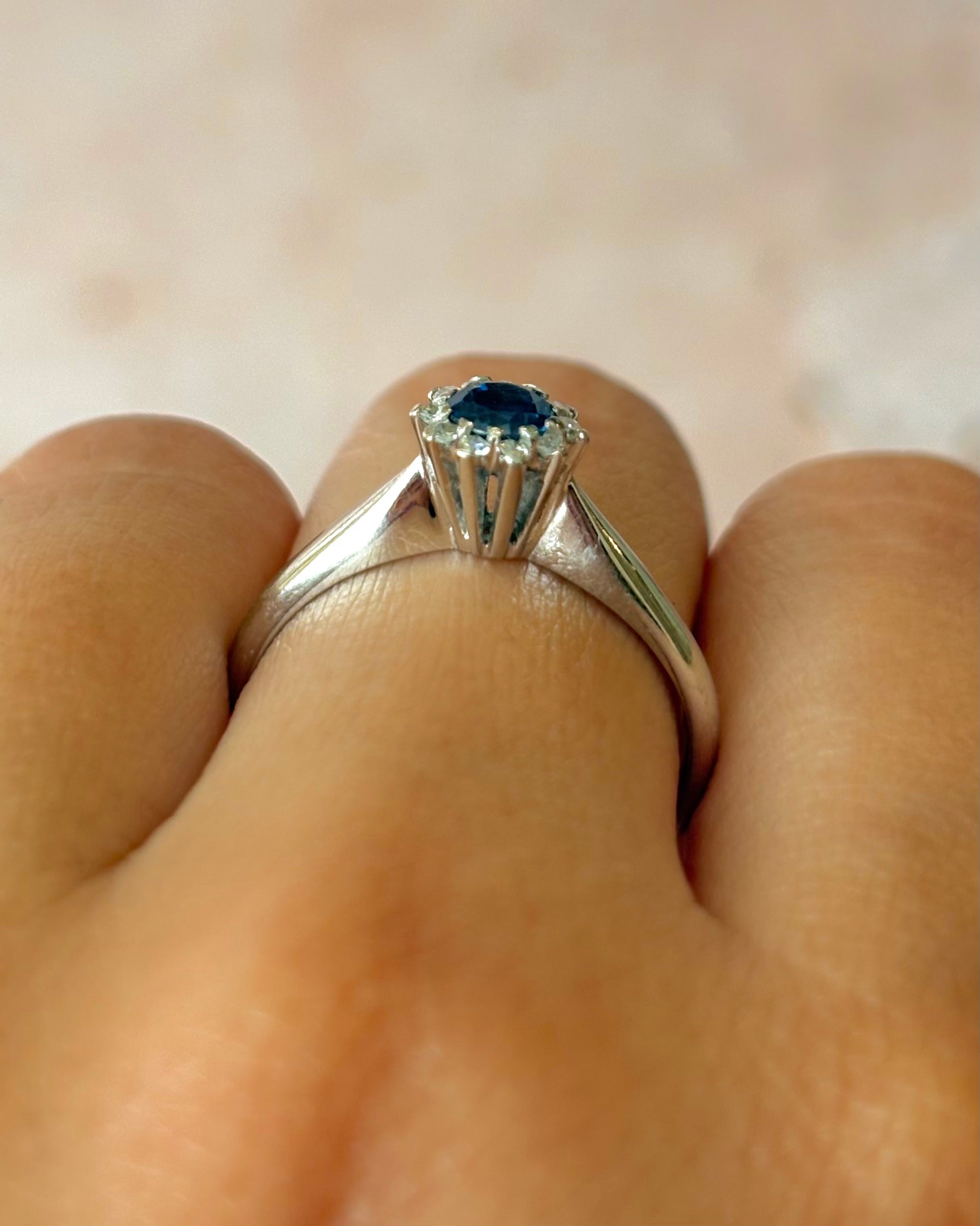 Bague Marguerite Saphir 0.56 carat &amp; Diamants "Silvia"