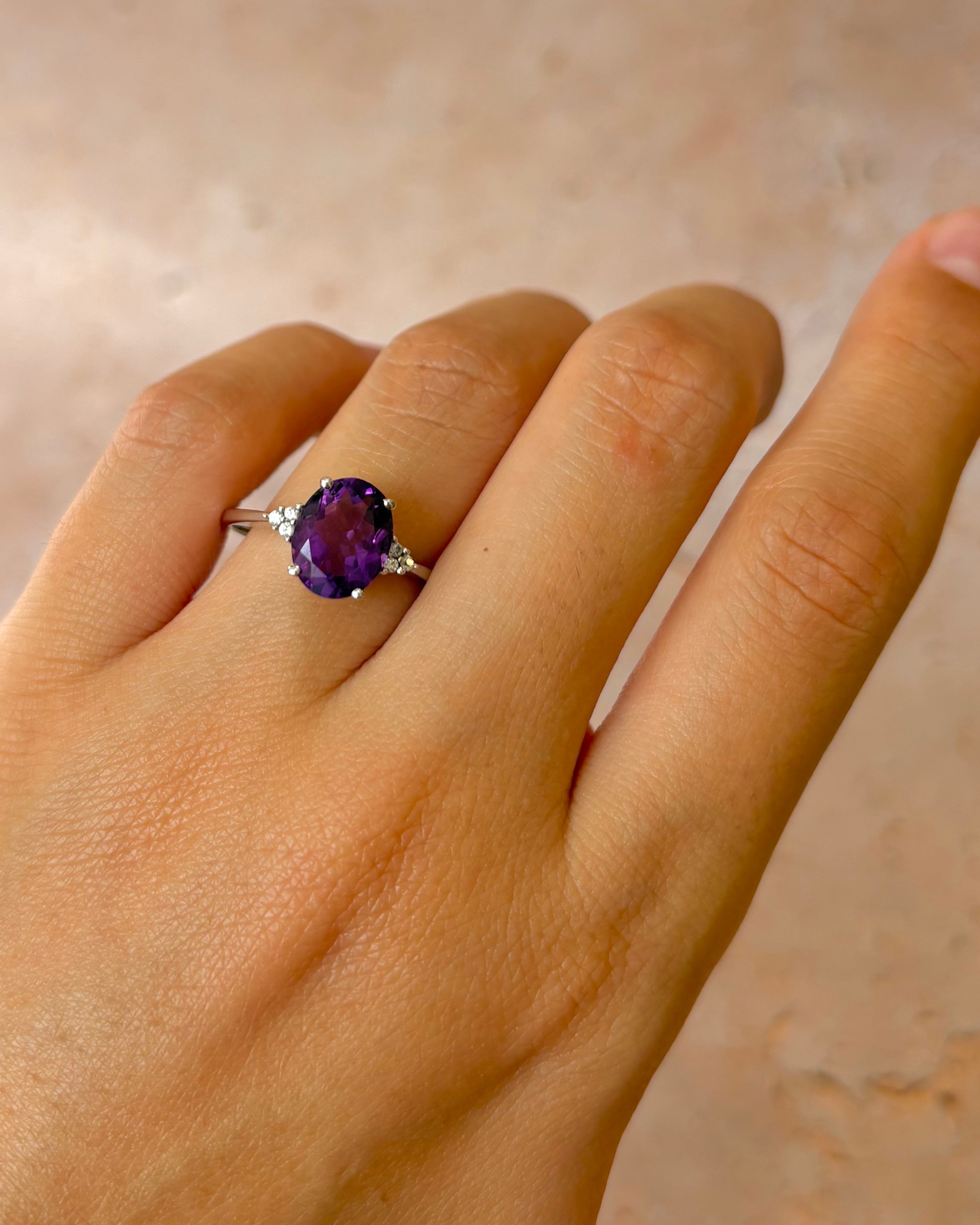 Bague Trilogie Améthyste 2.35 carats &amp; Topazes Blanches "April"