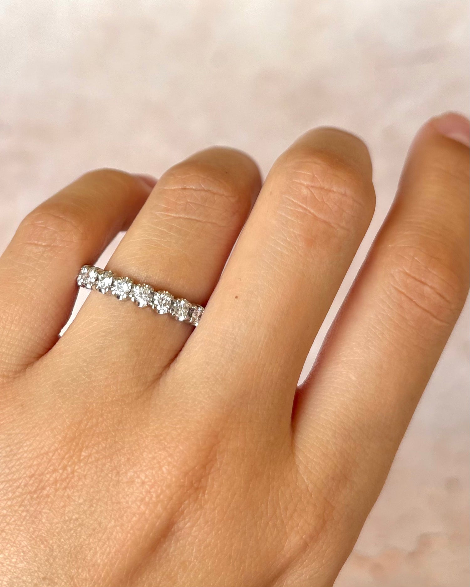 Alianza americana de diamantes de 1.47 quilates y 3.3 mm «Karina»