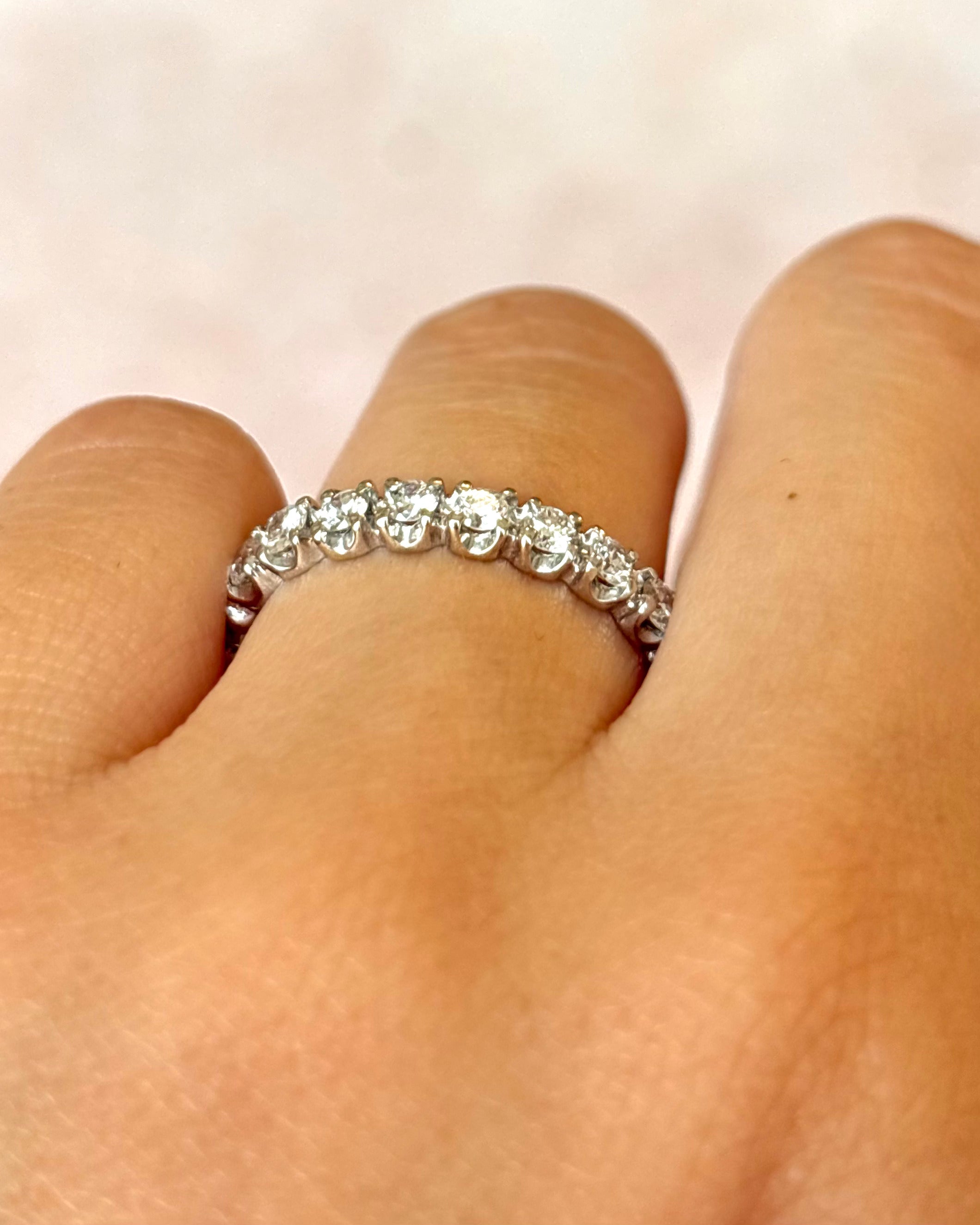 Alianza americana de diamantes de 1.47 quilates y 3.3 mm «Karina»