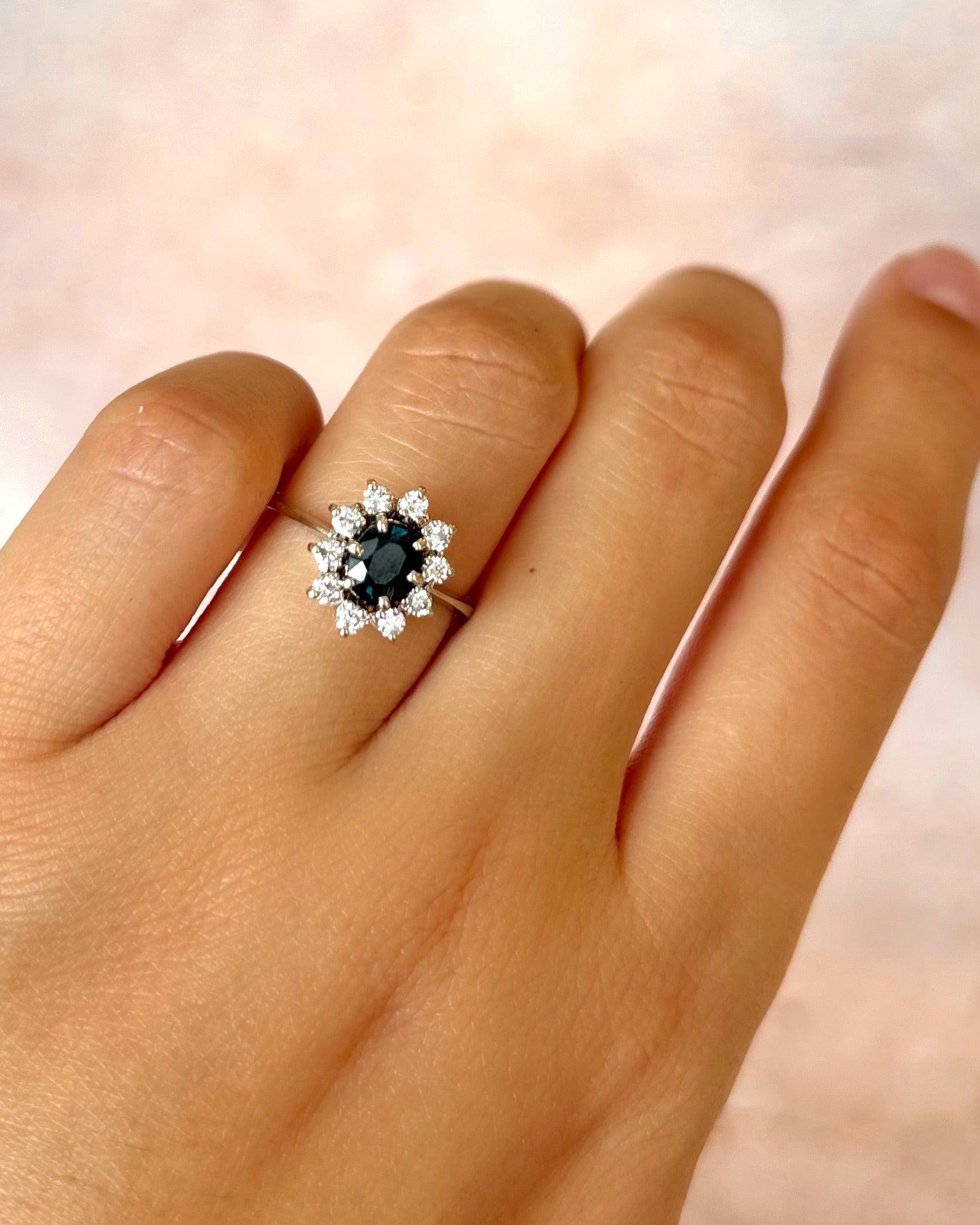 Bague Marguerite Saphir 0.80 carat &amp; Diamants 0.30 carat "Fabienne"