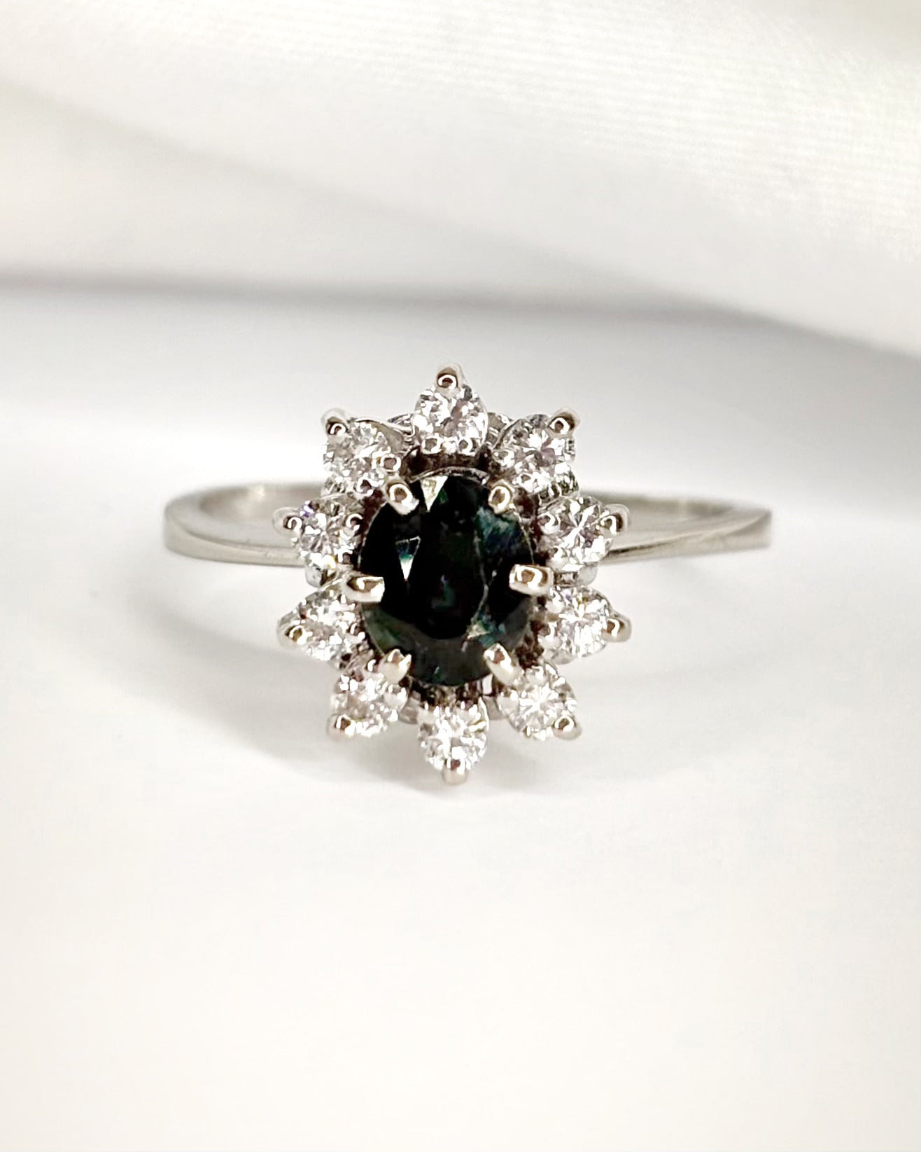 Bague Marguerite Saphir 0.80 carat &amp; Diamants 0.30 carat "Fabienne"