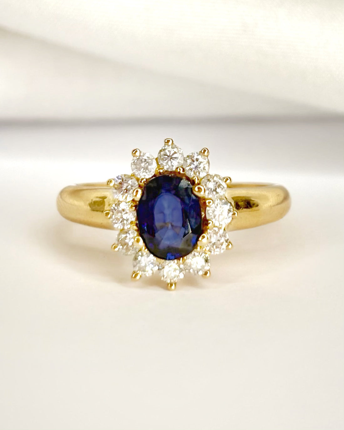 Bague Marguerite Saphir 0.85 carat &amp; Diamants 0.48 carat "Aurélia" 4,7g