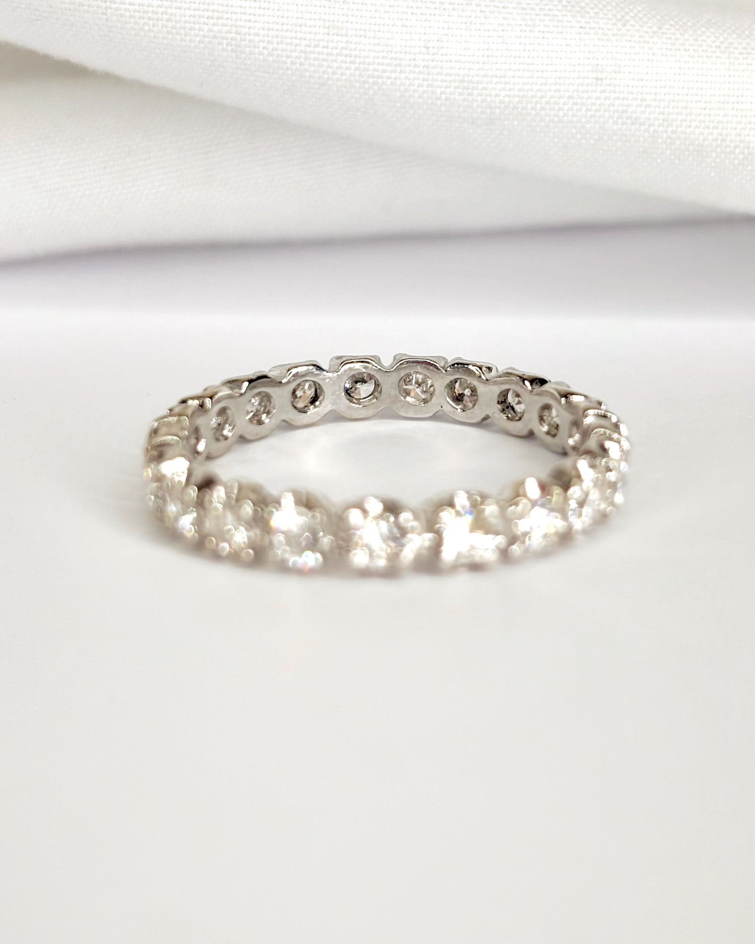 Alianza americana de diamantes de 1.47 quilates y 3.3 mm «Karina»