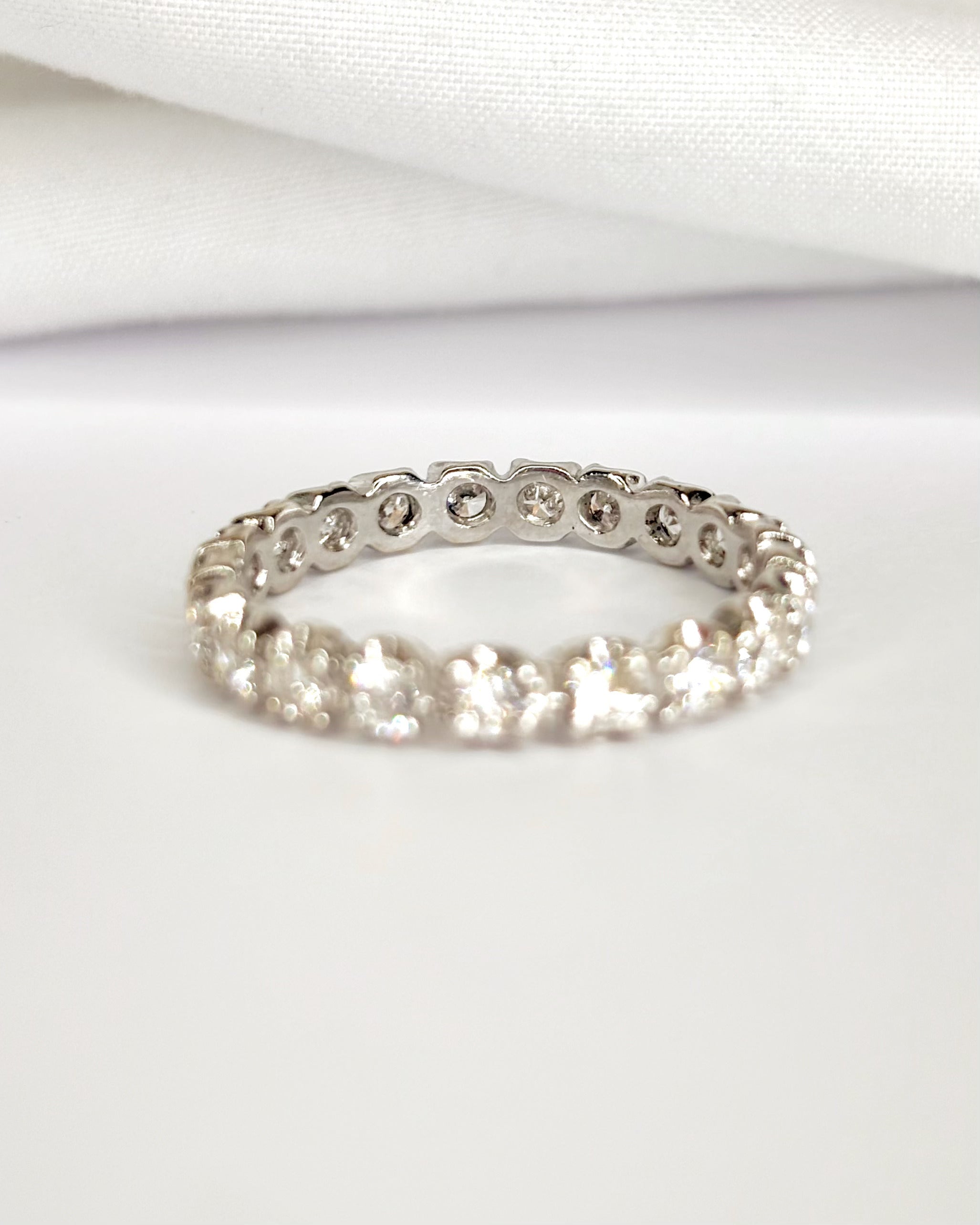 Alianza americana de diamantes de 1.47 quilates y 3.3 mm «Karina»