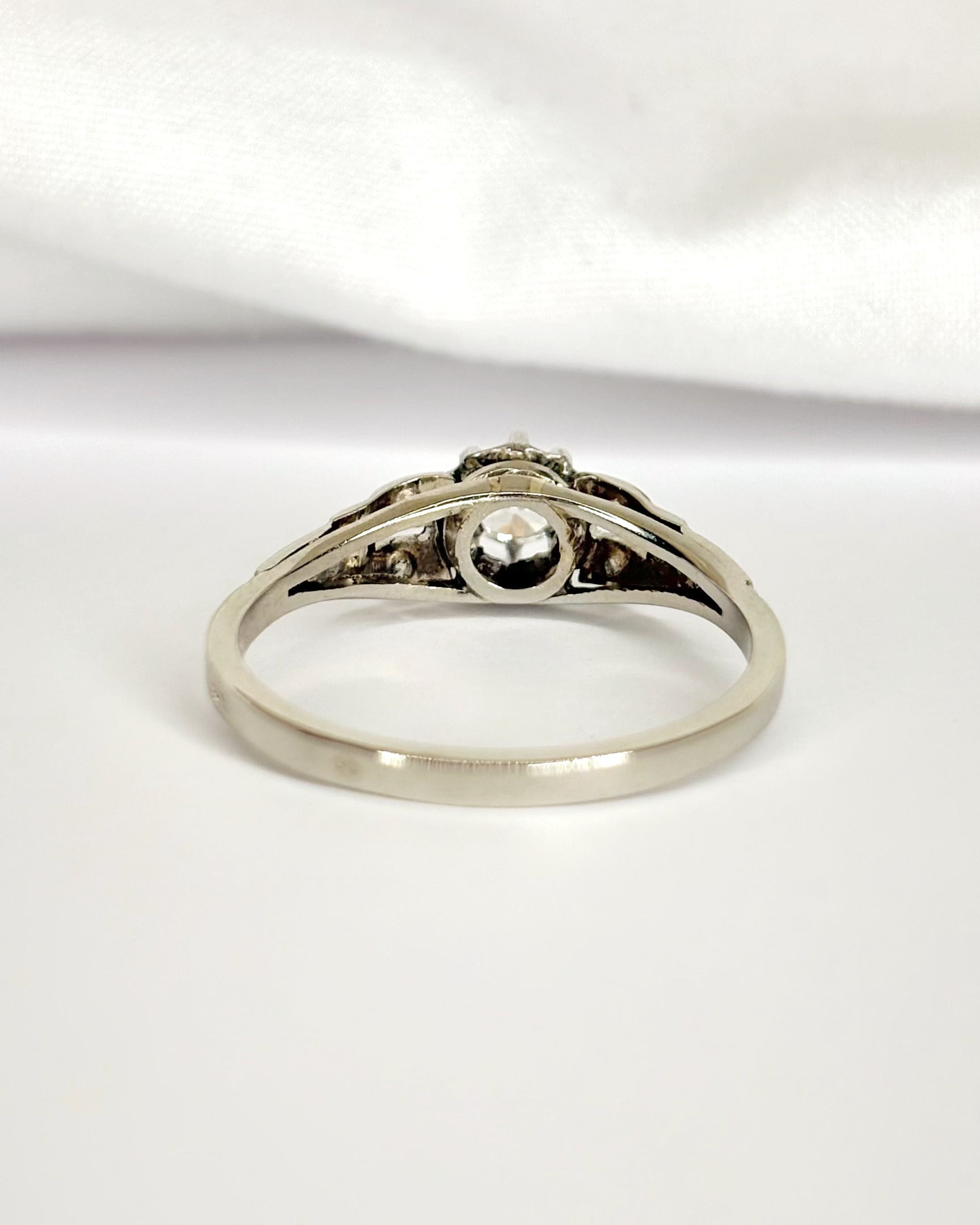Art Deco-Style Diamond Ring 0.26 carat “Maude”