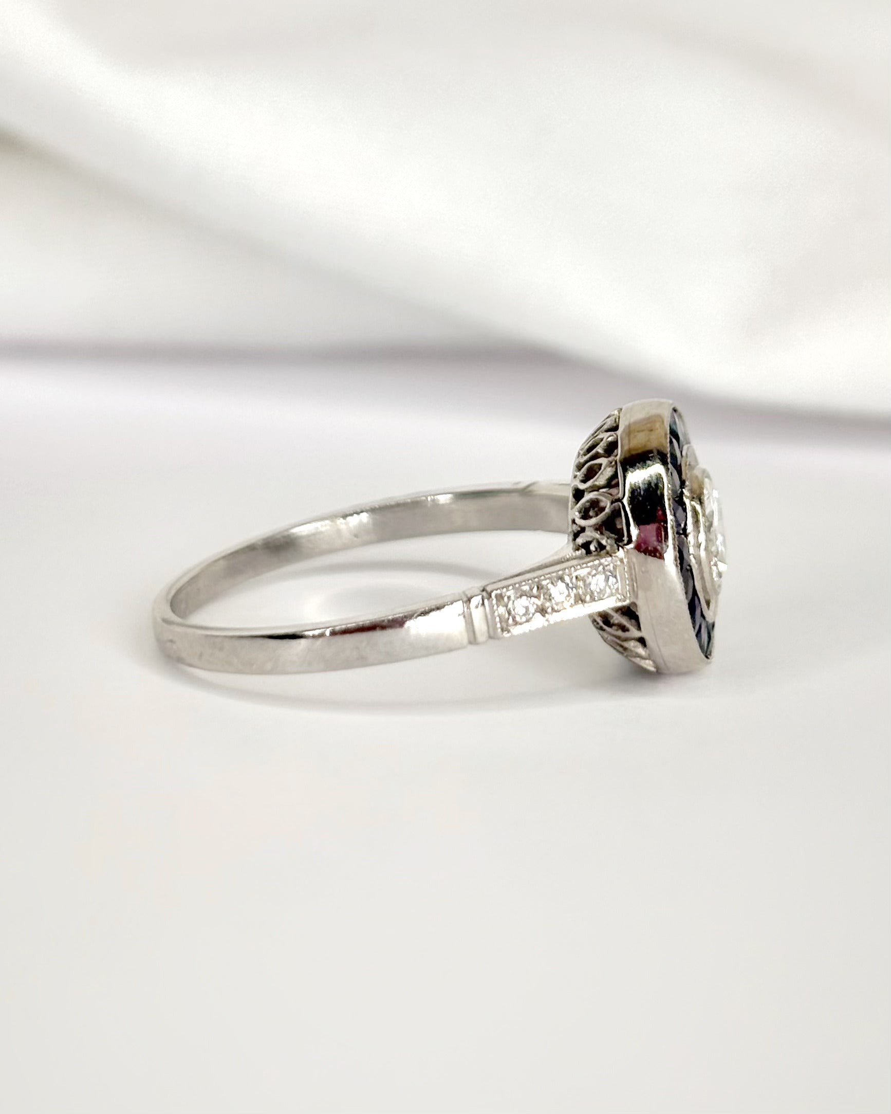 Bague Style Art-Déco Saphirs 0.45 carat &amp; Diamants 0.45 carat "Irina"