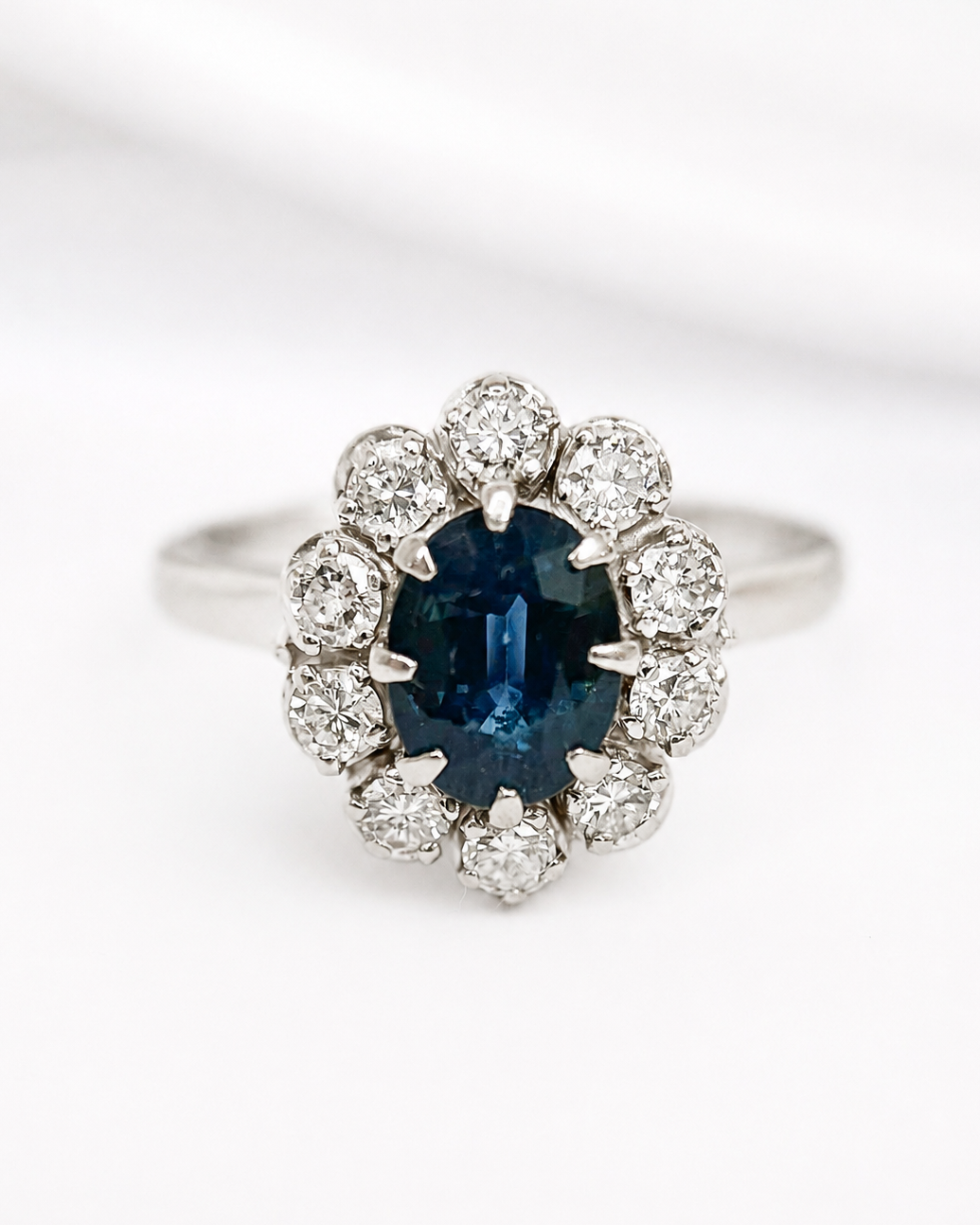 Anillo Margarita de zafiro de 1.30 quilates y diamantes de 0.60 quilates «Christelle»