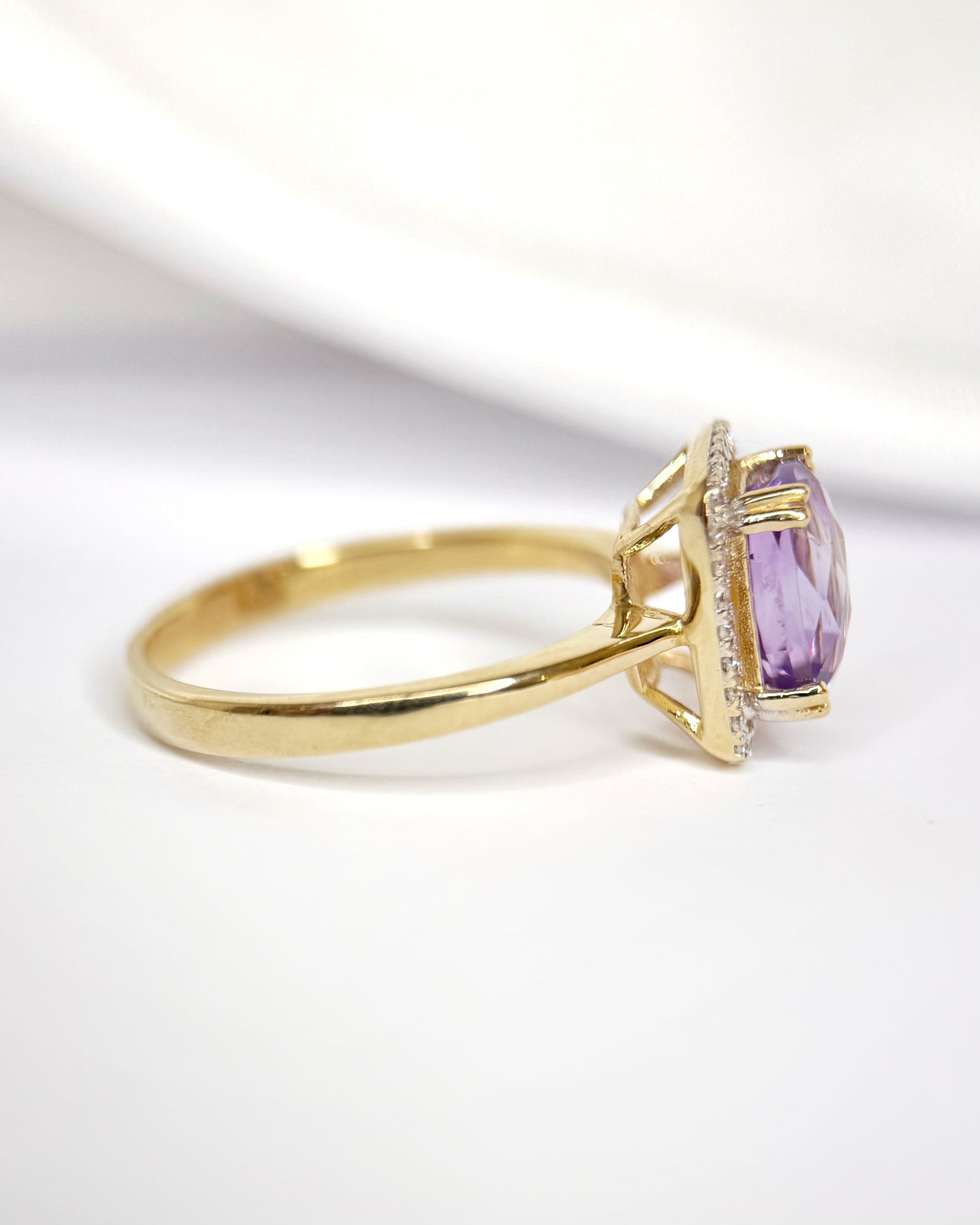 Anillo de estilo art déco con amatista de 1,64 quilates y diamantes «Janavi»