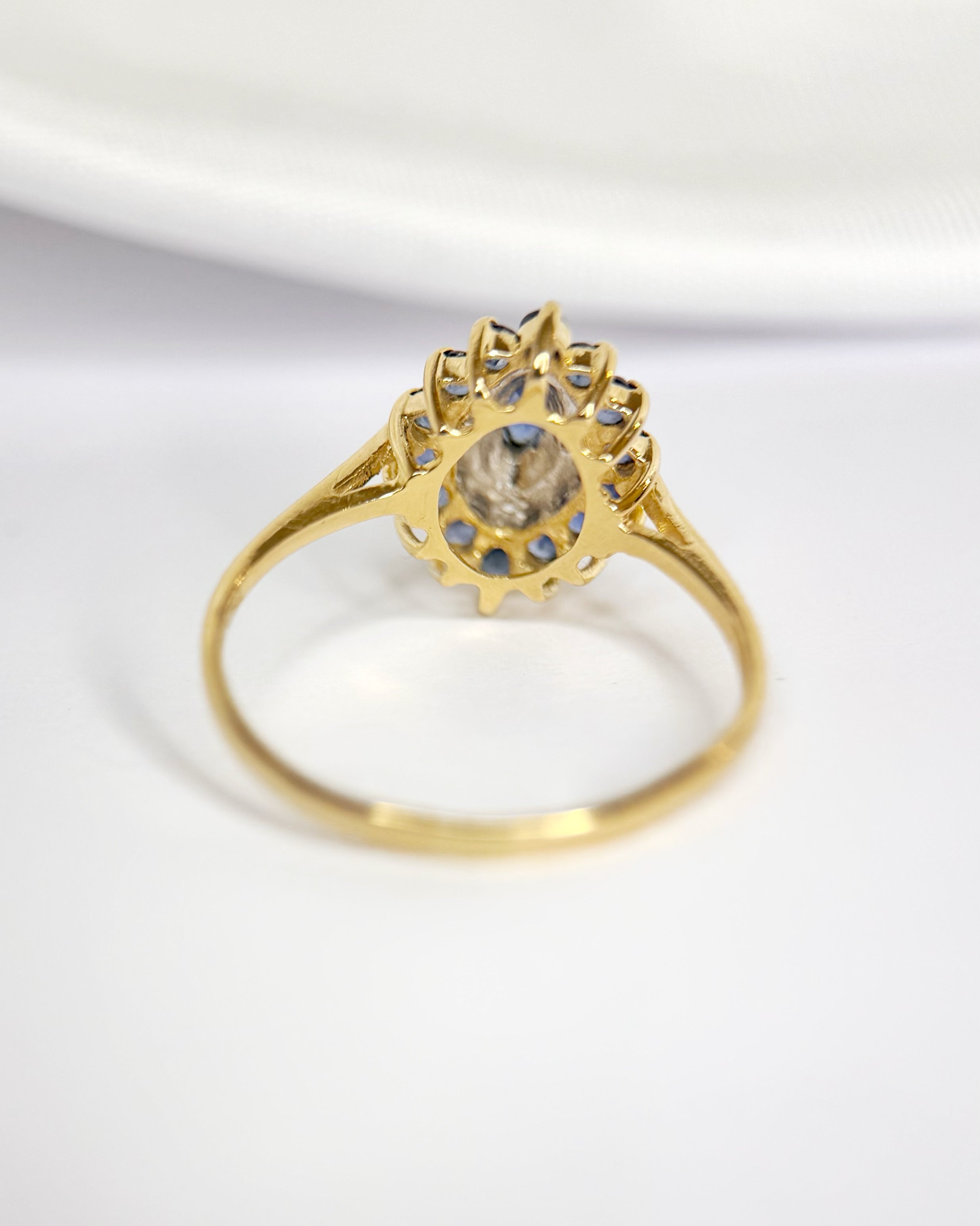 Anillo Marquise con zafiros de 0.47 quilates y diamantes «Angel»