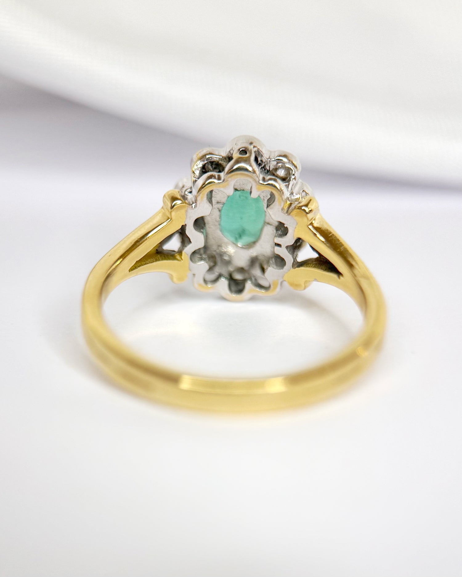 Anillo Marguerite de esmeralda de 0.45 quilates y diamantes de 0.40 quilates «Emmeline»